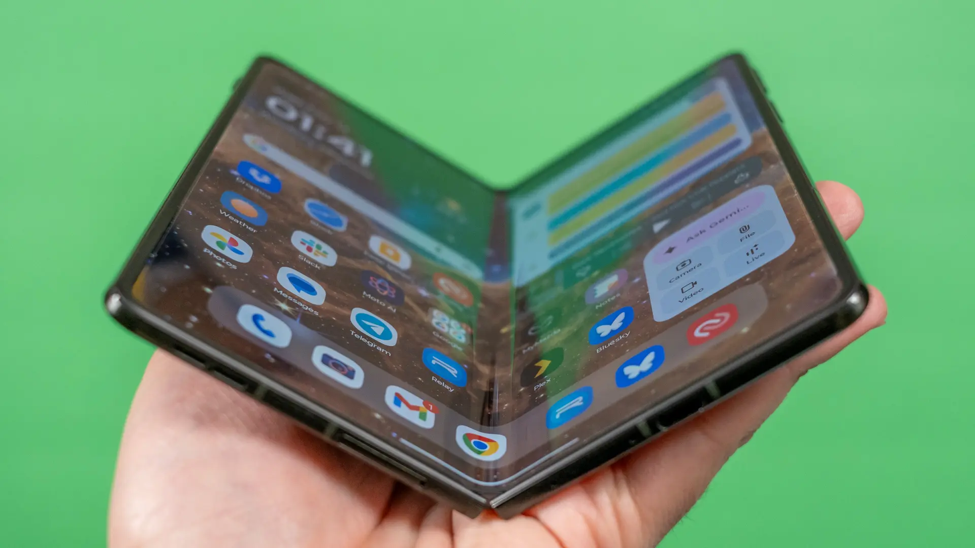 Motorola Razr Fold İncelemesi: Cep Dostu Ama Cüzdan Yakıyor!