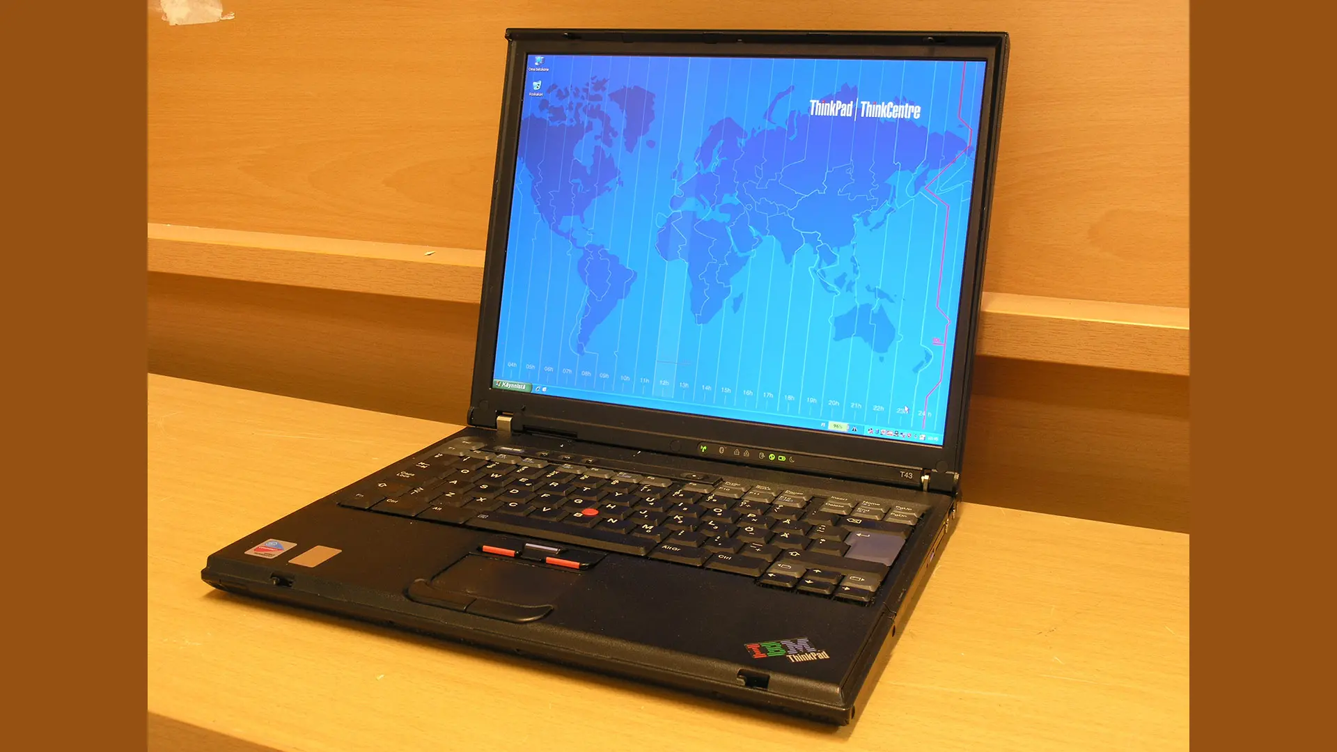Efsane IBM ThinkPad T43'te 26 Yıllık Windows Devri! Sanal Makine Yok, Sadece Saf Donanım