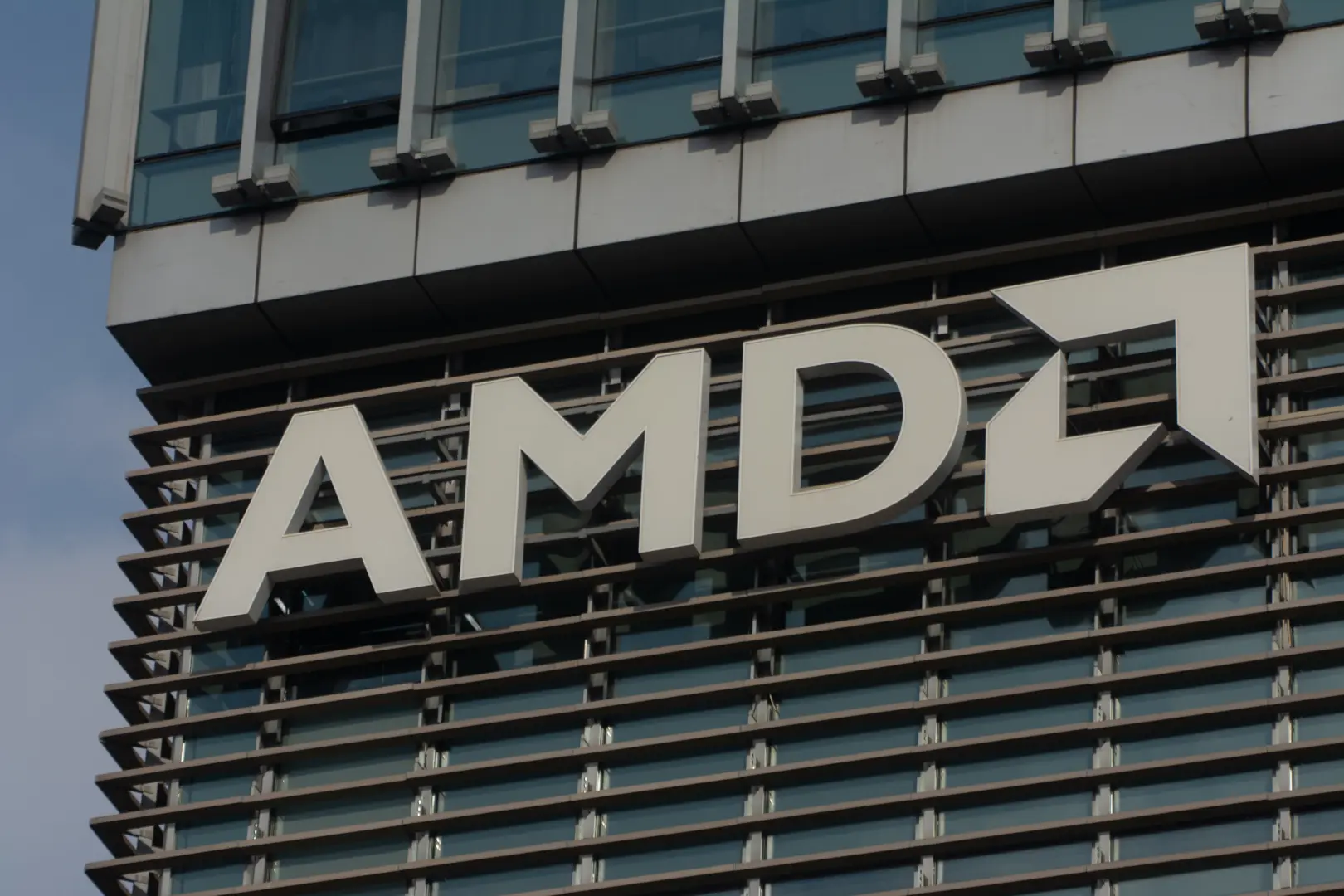 AMD’den Oyuncu ve PC Toplayıcılarını Üzecek Açıklama: Bileşen Maliyetleri Oyun Gelirlerini Vuracak!