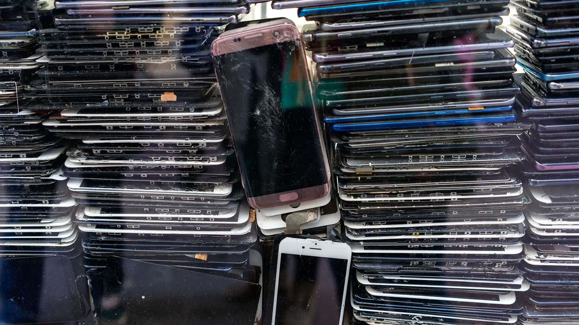 Eski Telefonlar Veri Merkezine Dönüşüyor: Akıllı Cihazların Gizli Gücü Ortaya Çıkıyor!
