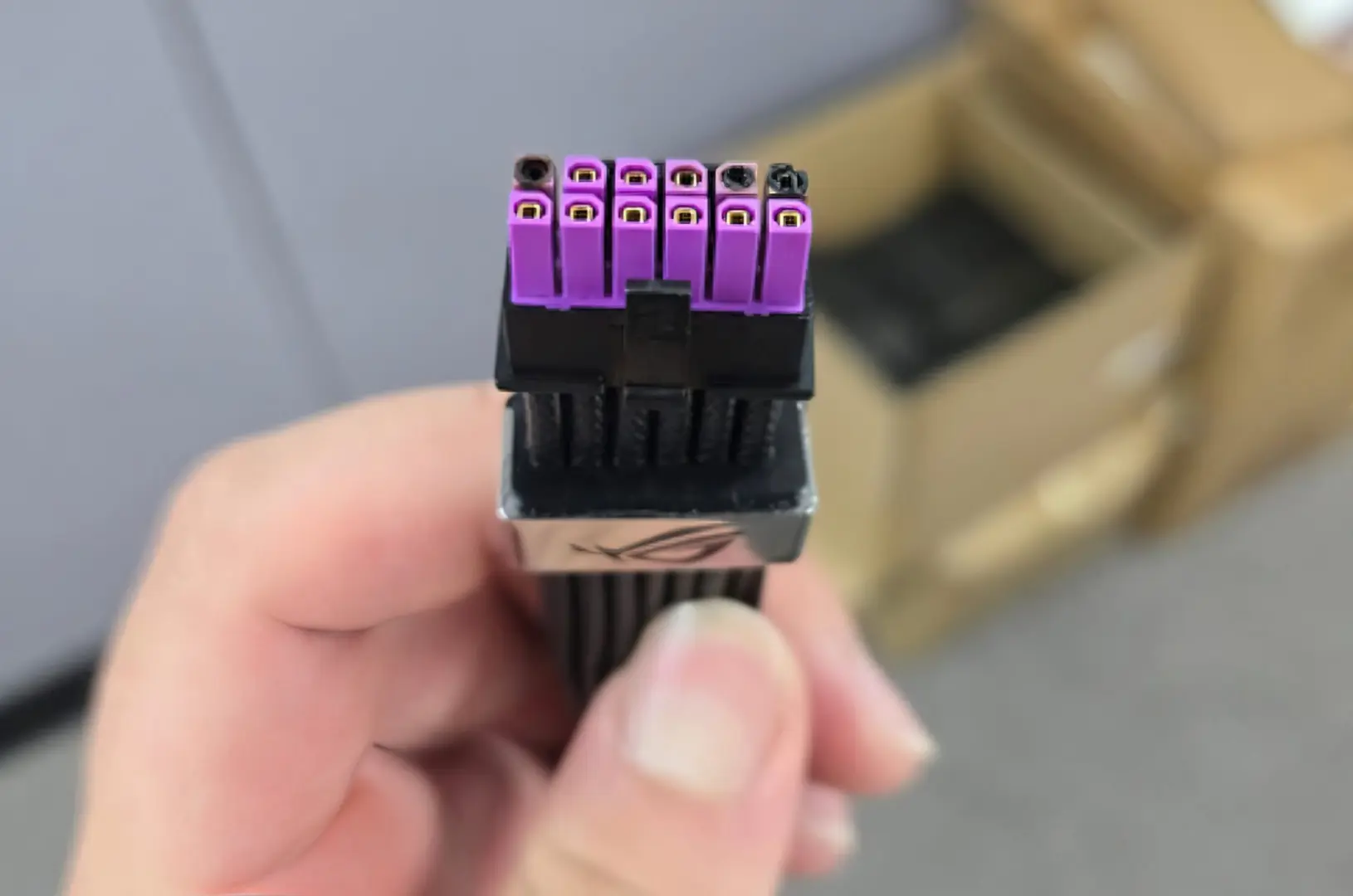 ASUS'un Pahalı ROG Equalizer Kablosu da Mi Erimeye Başladı? 16-Pin Sorunu Devam Ediyor!