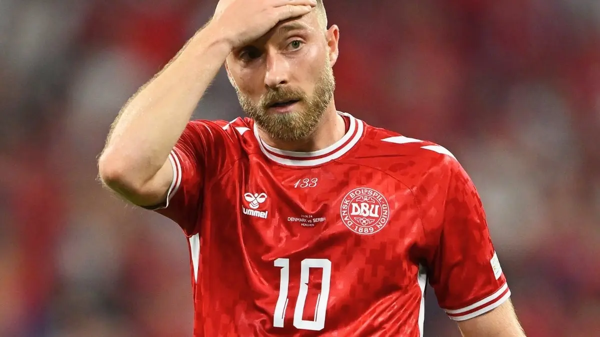Christian Eriksen Sahada Yere Yıkıldı: Kalbine Yerleştirilen Cihaz Hayatını Nasıl Kurtardı?