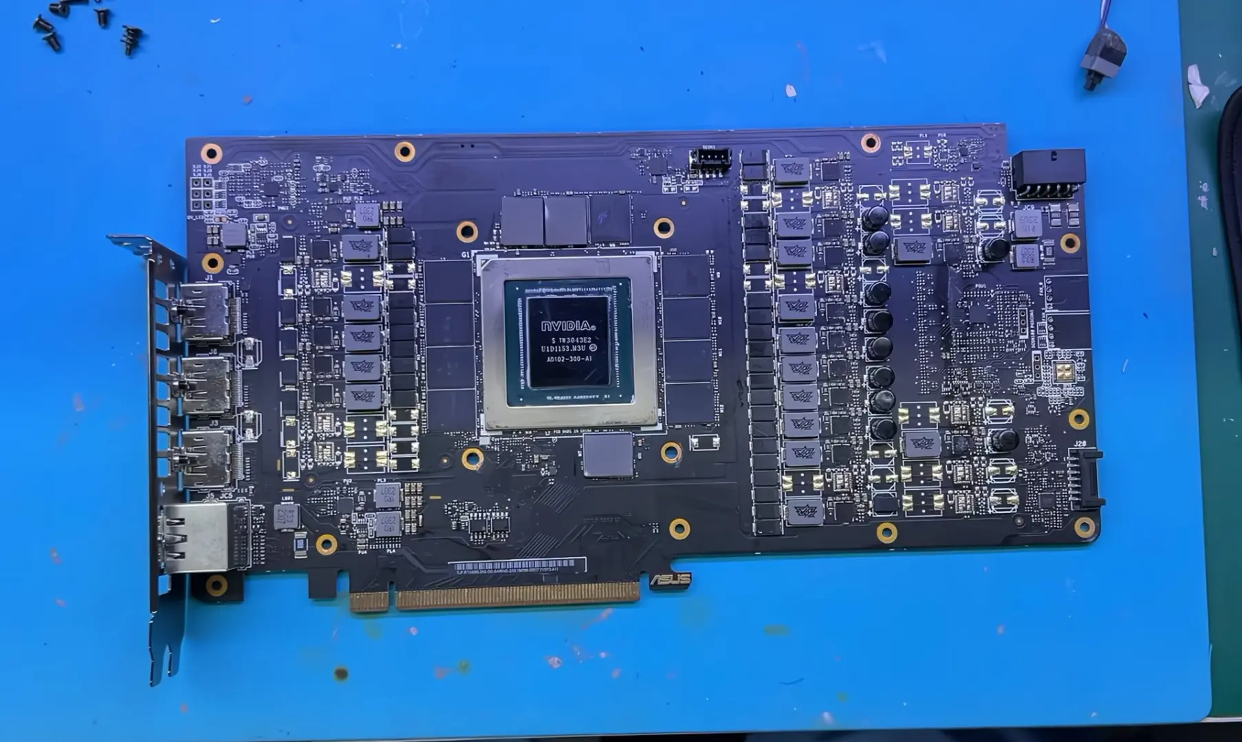 Dikkat! Sahte NVIDIA RTX Ekran Kartları Piyasada: Plastik GPU'lar ve Hurda Bellekler Kullanılıyor