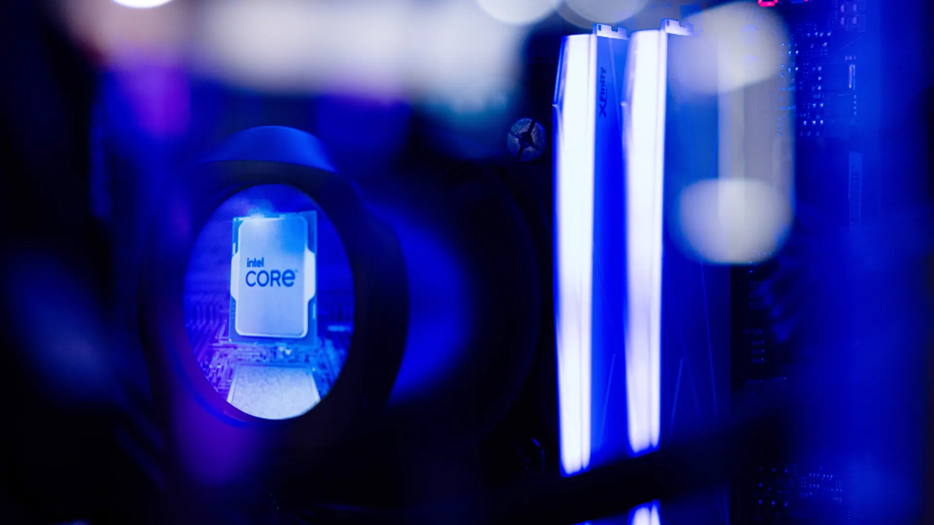 Intel'den Devrim Niteliğinde Hamle: Yeni Soket LGA1954 İle İşlemci Ömrü Uzuyor!
