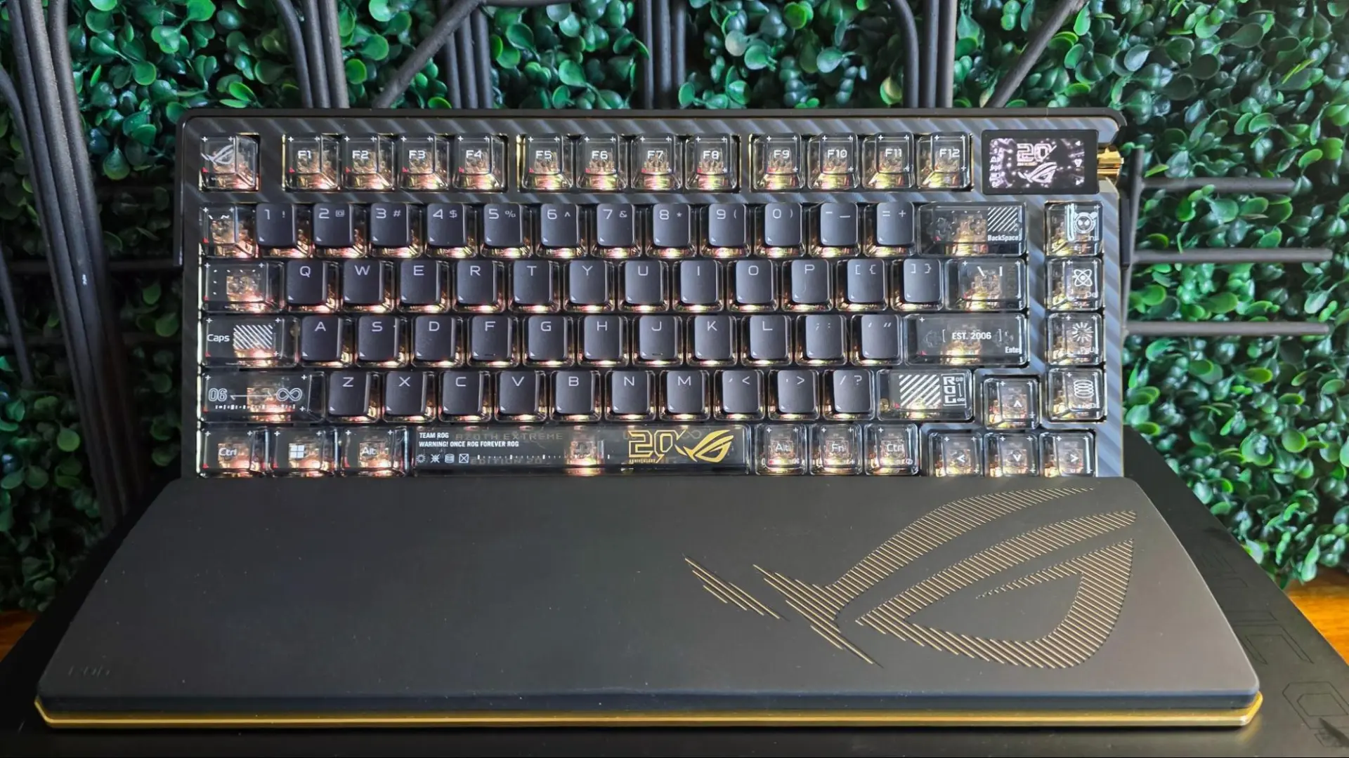 Asus ROG Azoth Extreme Edition 20: Altın Dokunuşlu Oyun Klavyası Teknoscope'ta İncelendi!