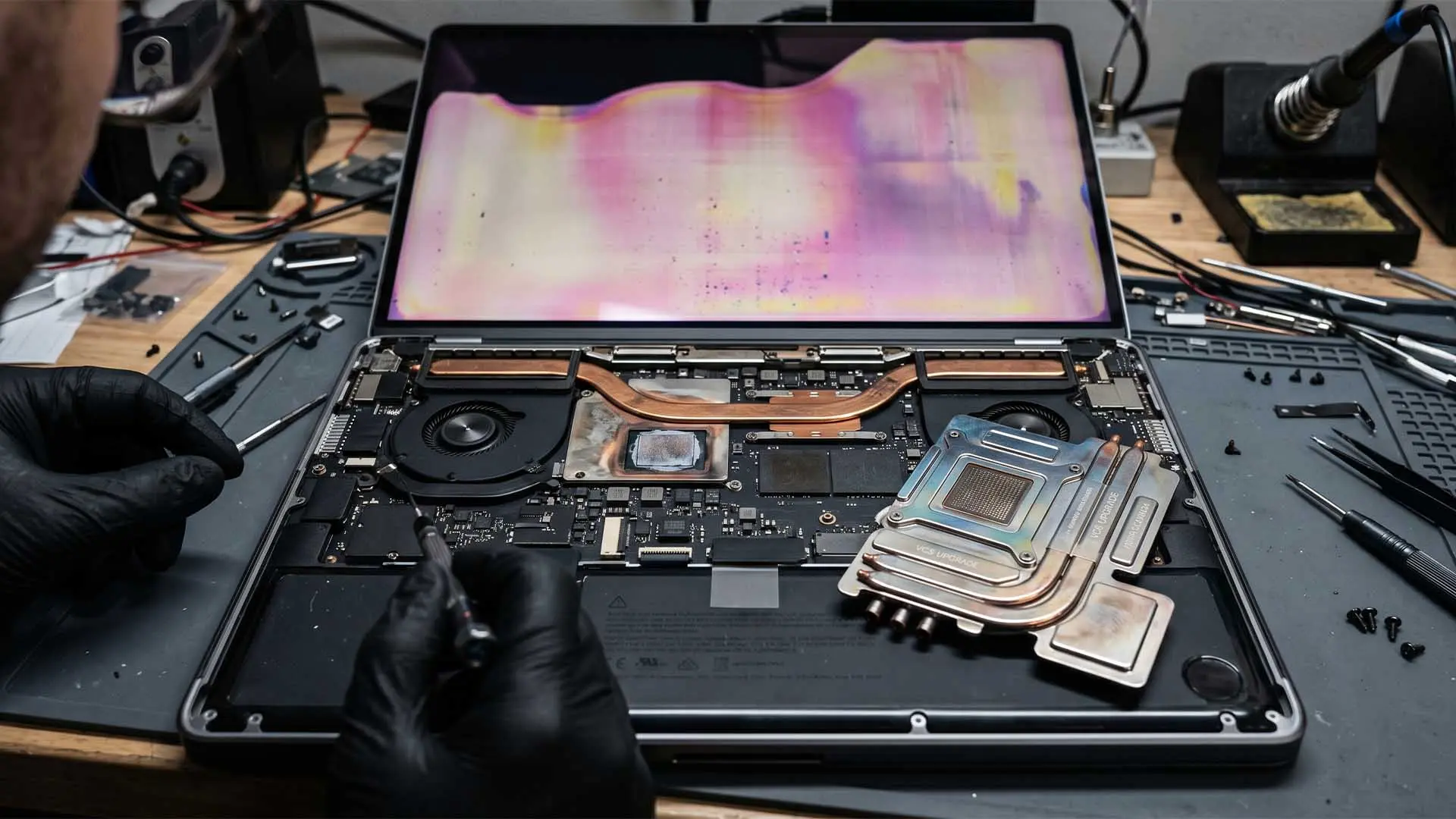 M5 Max Çipinde Aşırı Isınma Tehlikesi: MacBook Pro Ekranında Nadir Renk Değişimine Yol Açabilir!