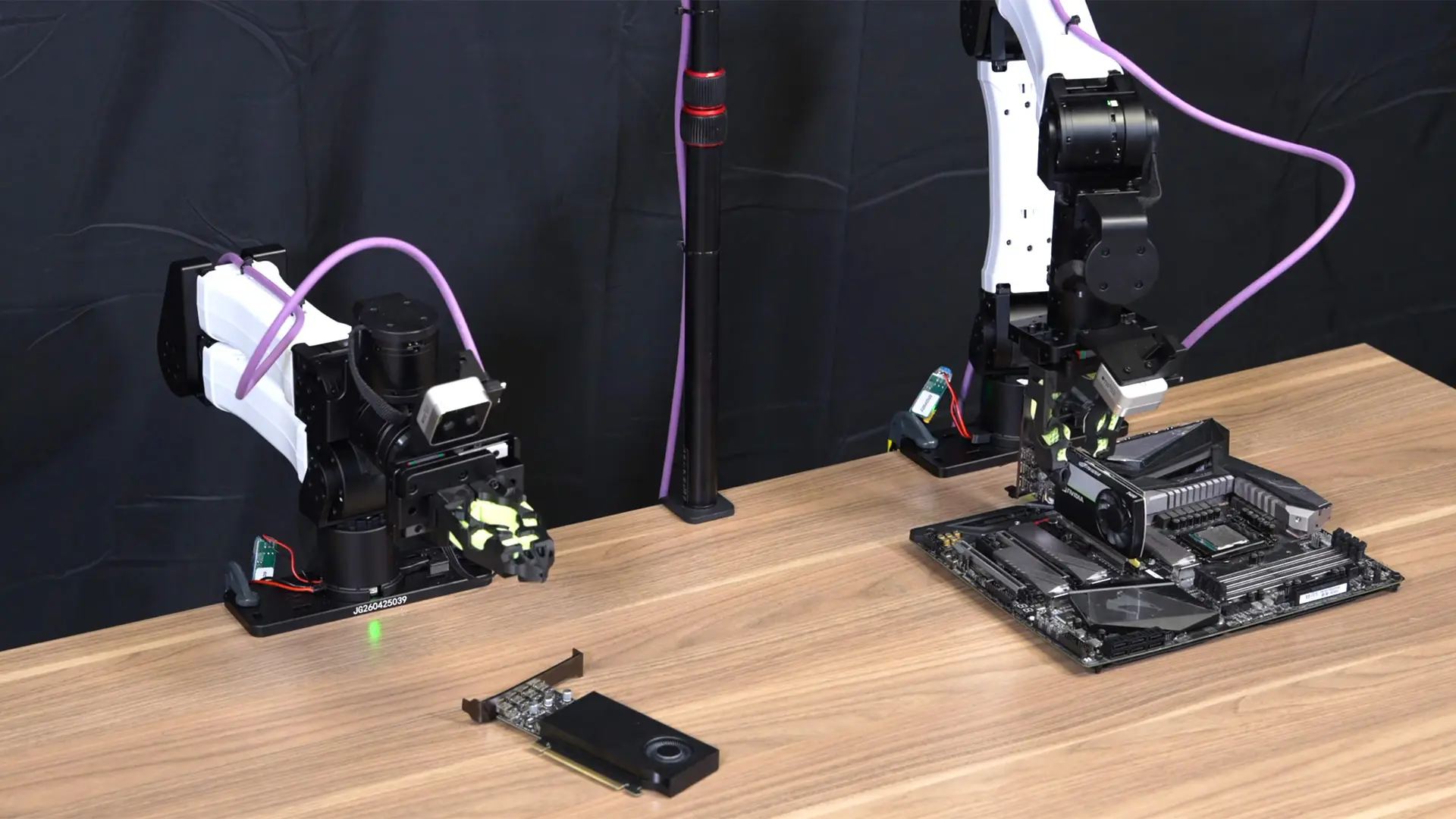 Nvidia'dan Şaşırtıcı Gelişme: Yapay Zeka Robotları Ekran Kartlarını Kendiliğinden Takıyor!