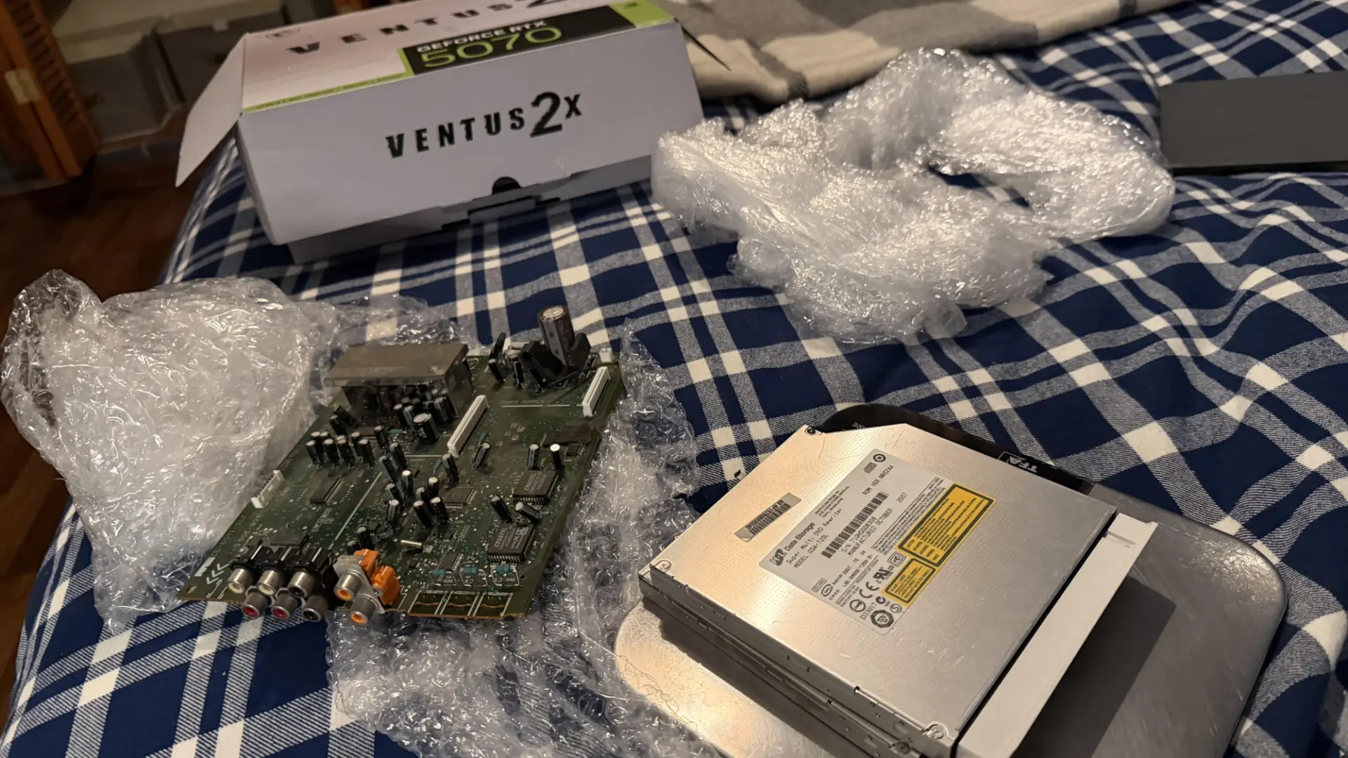 RTX 5070 Sipariş Etti, Yerine Eski Ses Sistemi Parçaları Çıktı: Güvenlik Açığı Dolandırıcıların Ekmeğine Yağ Sürüyor