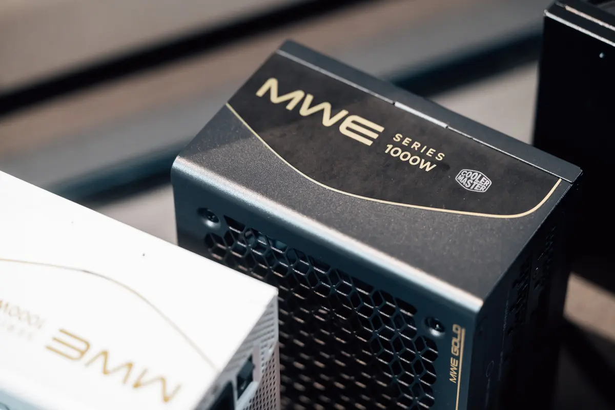 PC'nizi Koruyun: Cooler Master'dan Kablo Erimelerini Önleyen Güç Kaynakları ve GPU Kalkanı