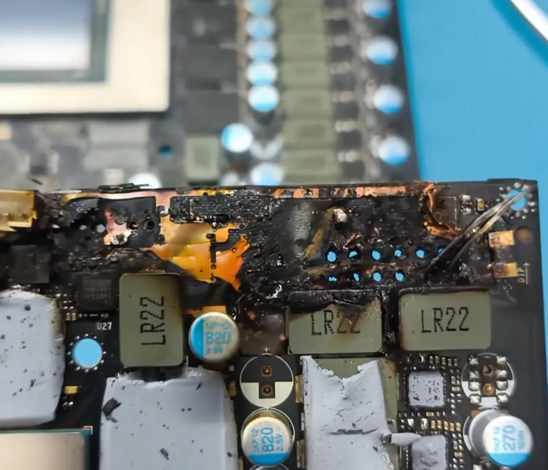 RTX 5090 Kabusu Devam Ediyor: 16-Pin Konnektör Patladı, Ekran Kartı ve Bellek Çöpe Gitti!