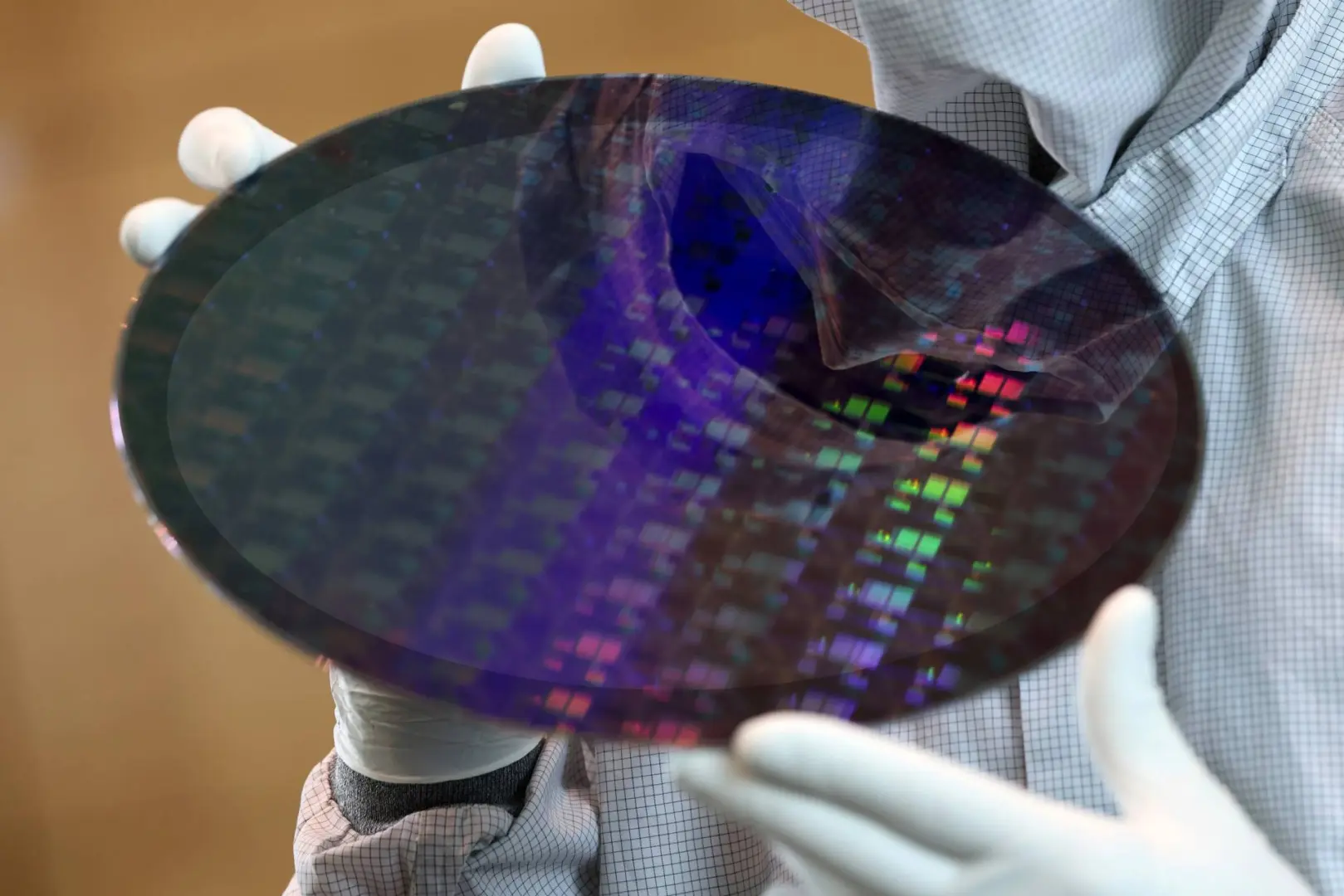 TSMC'nin Yeni Gözdesi Cam: Isıya Dayanıklı CoWoS Teknolojisi İçin Büyük Adım, Ancak Seri Üretim Uzak Görünüyor