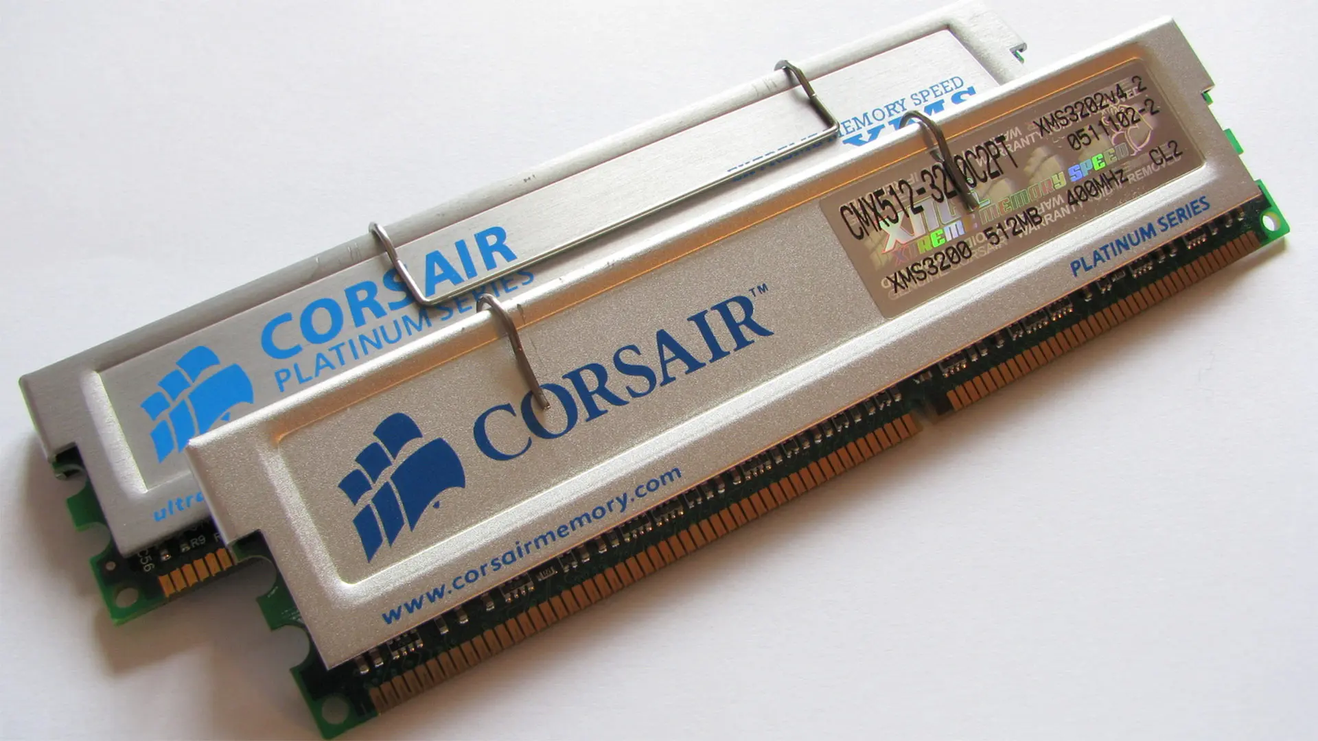 RAM Krizi Meraklıları Tehlikeli Sulara Sürükledi: Windows 11, DDR1 Çağı Donanımlarıyla Çalıştırıldı!