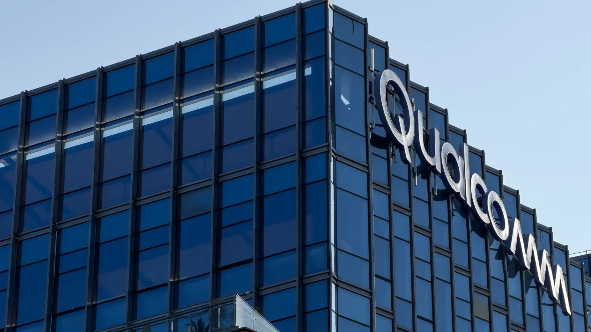 Qualcomm, Çin'e Özel Veri Merkezi Çipleriyle Pazarda Yerini Alıyor: Yapay Zeka Hızlandırıcıları İhracat Eşiğini Aşmayacak
