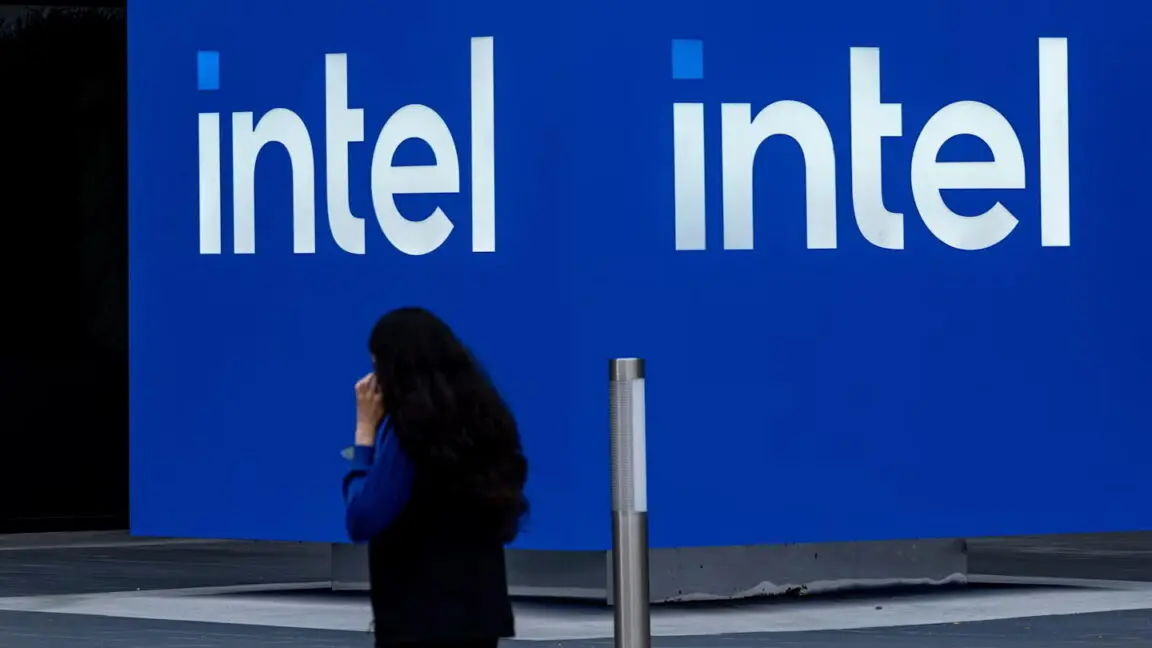 Intel'den Rakip Tanımaz Yapay Zeka Çipi: Daha Ucuz, Daha Serin Geliyor!