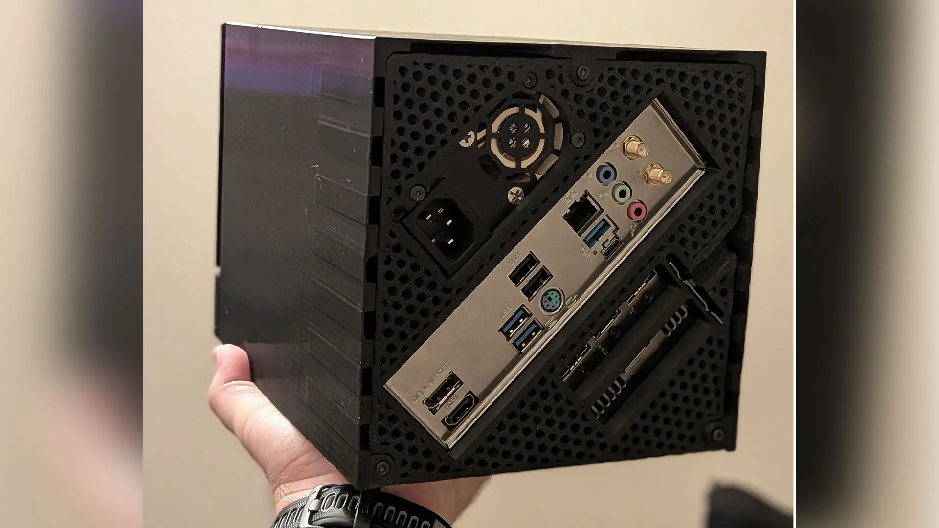 AMD Mühendisinden 3D Baskılı Steam Machine Benzeri: Yenilikçi Anakart Yerleşimiyle Dikkat Çekiyor!