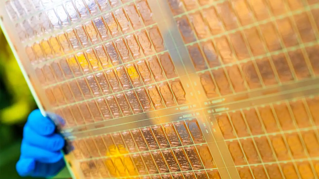 TSMC ve Intel'den Radikal Adım: Cam Tabanlı Paketleme Teknolojisiyle Pazar Devleşiyor!