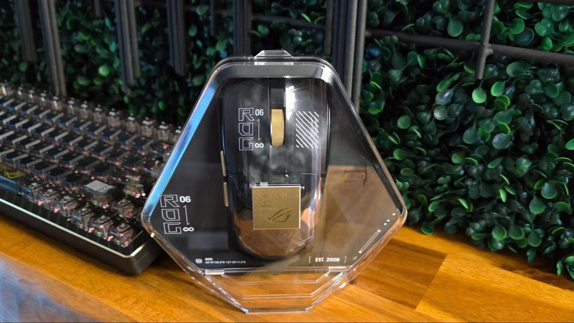 Altın Kaplama ve 65K Sensörlü Asus ROG Harpe II Extreme Edition 20 Oyuncu Mouse İnceleniyor