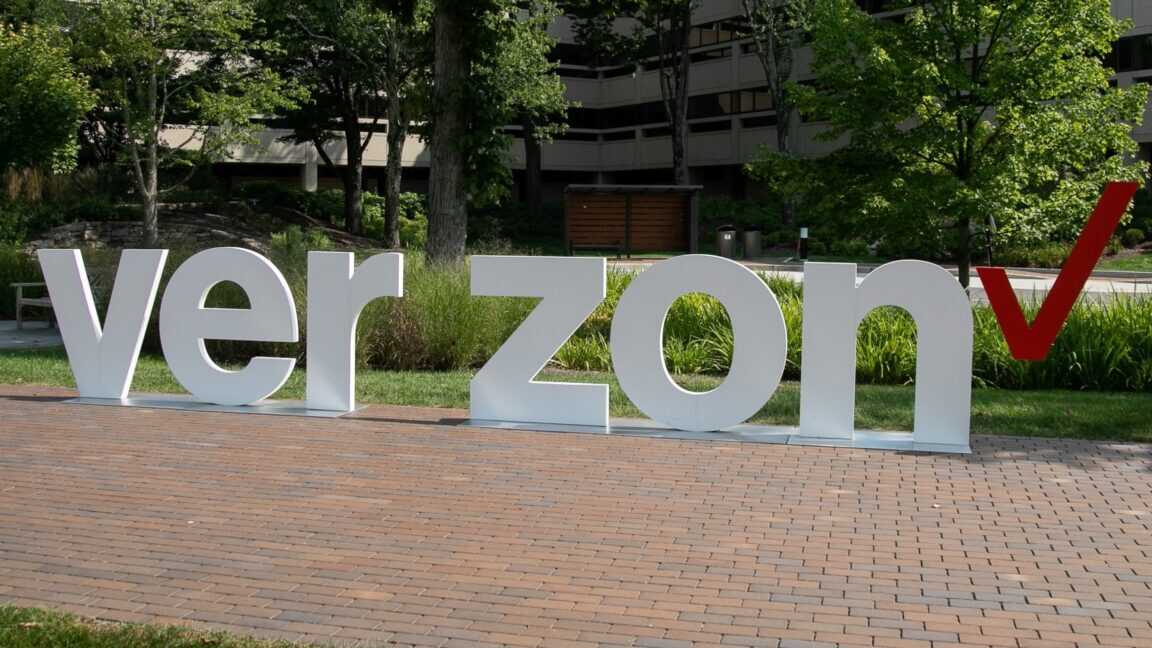 Verizon'dan Şok: Yenilenmiş Telefon Sandınız, İçine Gizli Yazılım Yüklemişler!