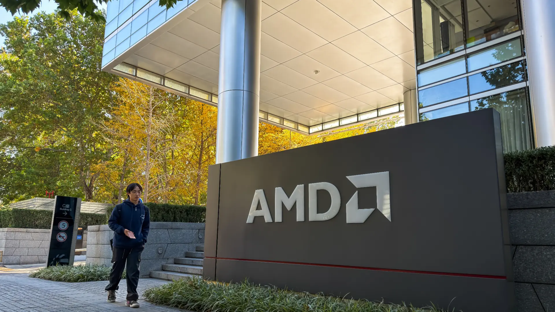 Nvidia'nın Yeni Yapay Zeka Süper Çipi RTX Spark'ına AMD'den Yanıt: 'Yanlış Yaparsınız Eğer Strix Halo Almazsanız!'