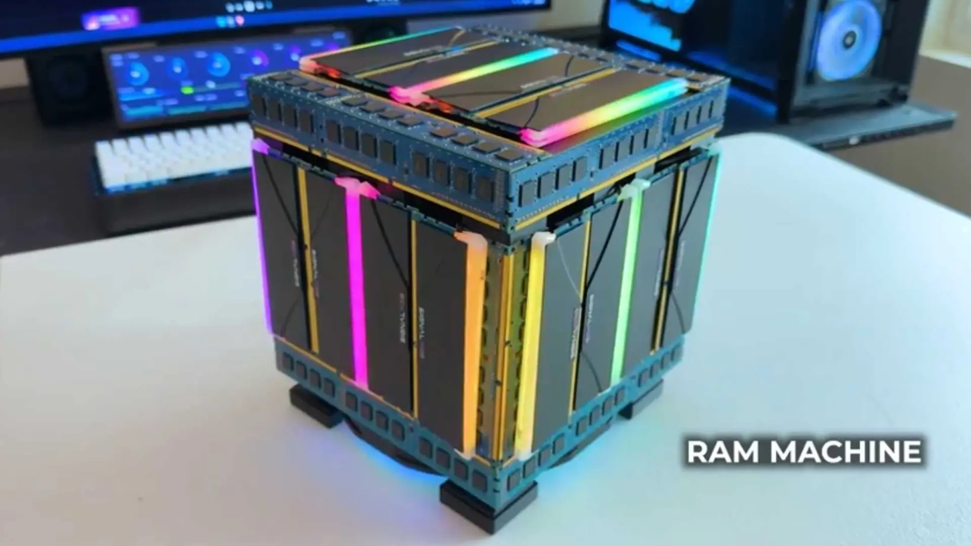 RAM'ler Ana Kartı Bastı: 36 RAM Çubuğuyla Gelen 'RAM Machine' Tanıtıldı!