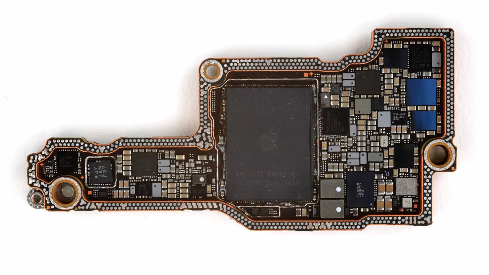 iPhone 18 Pro'nun Sızan Logic Board'u Ortaya Çıktı: Daha Büyük A20 Pro ve Yeni Nesil Paketleme Dikkat Çekiyor!