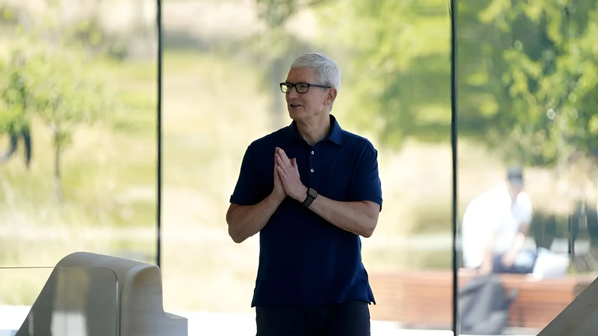 Apple'dan Çeyrek Rekoru: Tim Cook Döneminin Parıldayan Sonları ve Hizmetlerdeki Düşüş