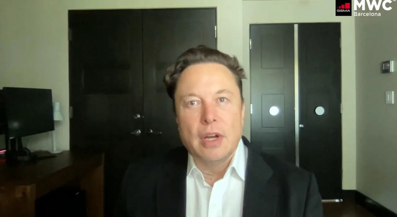 Elon Musk'tan Şaşırtan Açıklama: SpaceX, iPhone'dan İnce Yapay Zeka Cihazı mı Geliştiriyor?