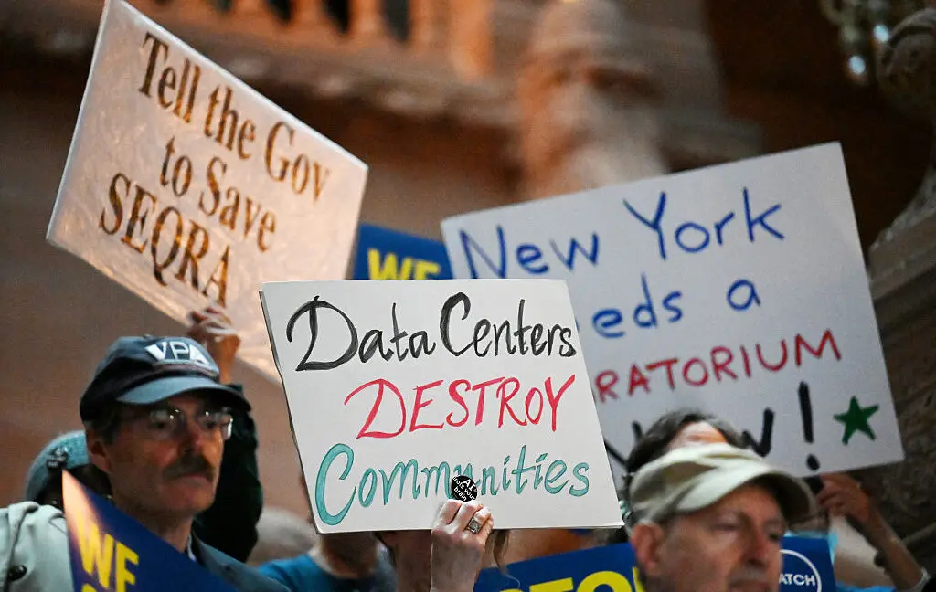 New York'tan Yapay Zeka Sektörüne Şok: Dev Veri Merkezlerine 1 Yıl Durdurma Kararı!