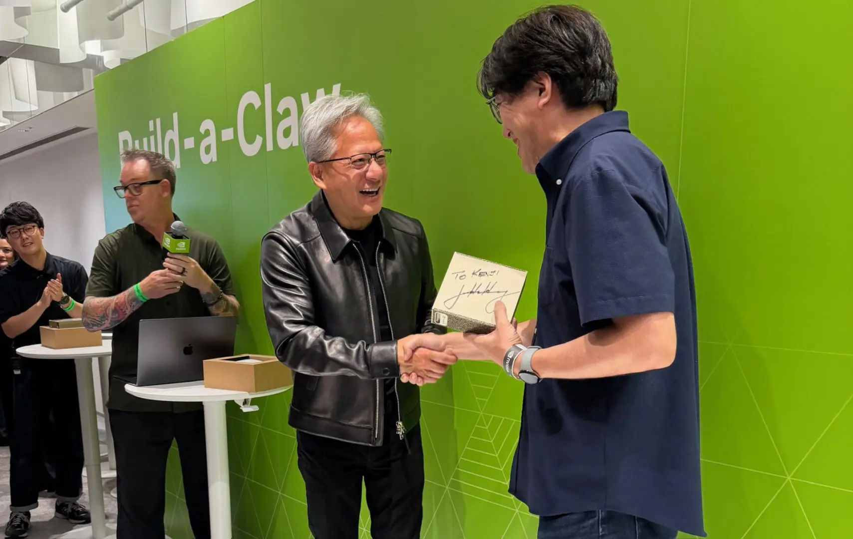 NVIDIA CEO Jensen Huang'dan Robotik Devrimi İçin Japonya Ziyareti: Fiziksel Yapay Zeka Çağı Başlıyor!