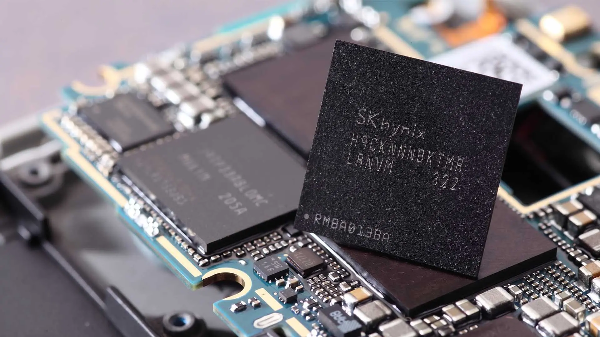 Akıllı Telefonlarda Cihaz İçi Yapay Zeka Sınırları Aşıyor: SK Hynix'ten Yenilikçi Çözüm