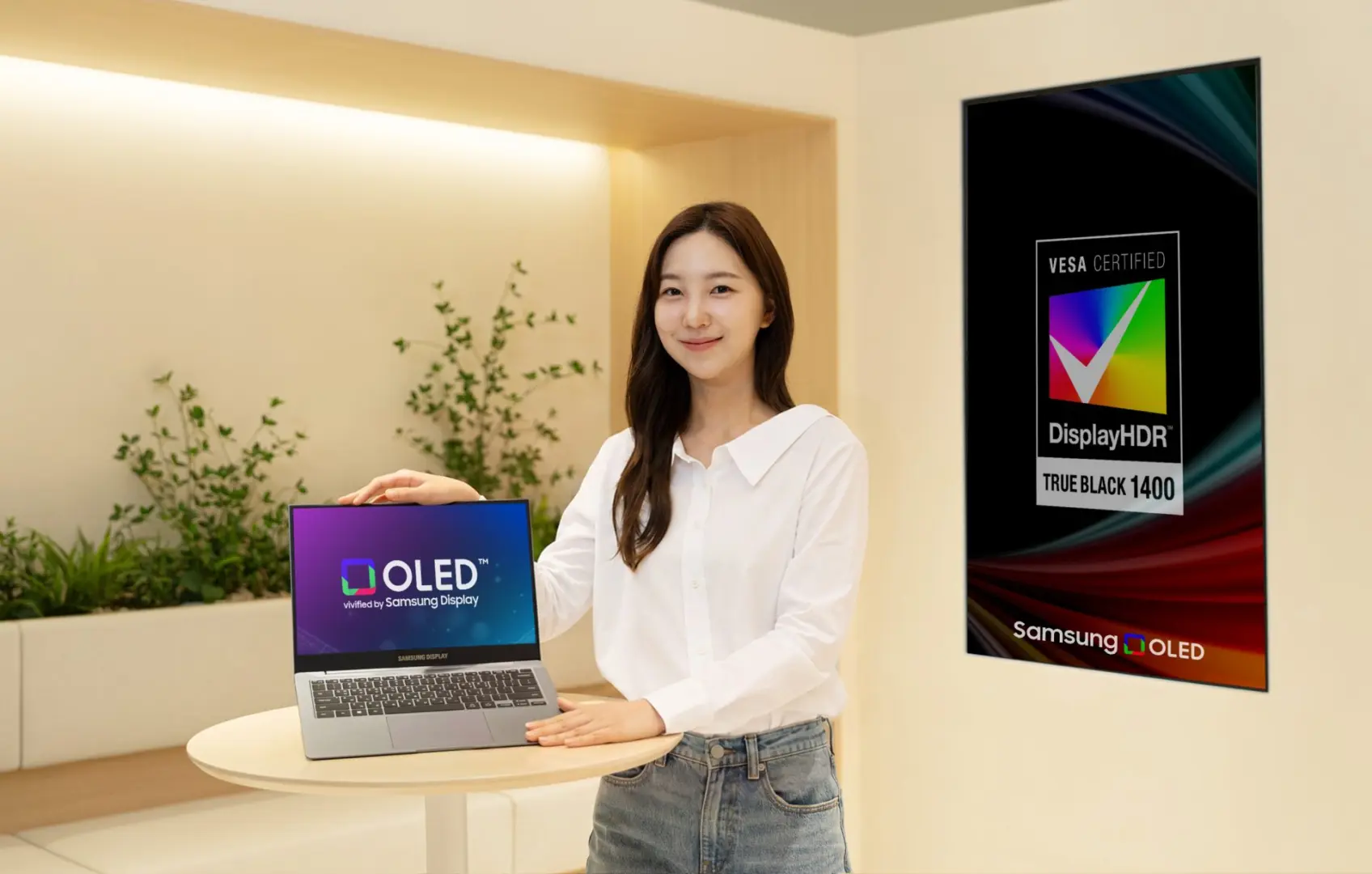 Samsung'dan Laptop'lar İçin Devrim: DisplayHDR True Black 1400 OLED Paneller Geliyor!