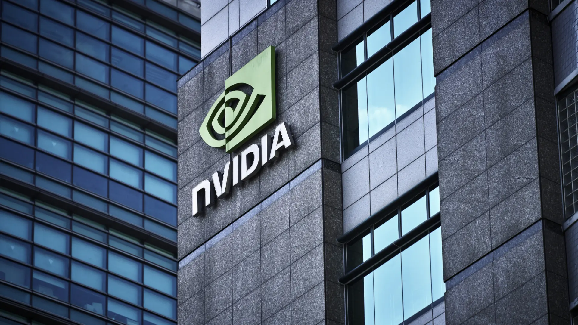 Nvidia, Yapay Zeka Çip Kaçakçılığını Önlemek İçin Asya'daki Müşterilerini Sıkı Denetime Tabi Tutuyor