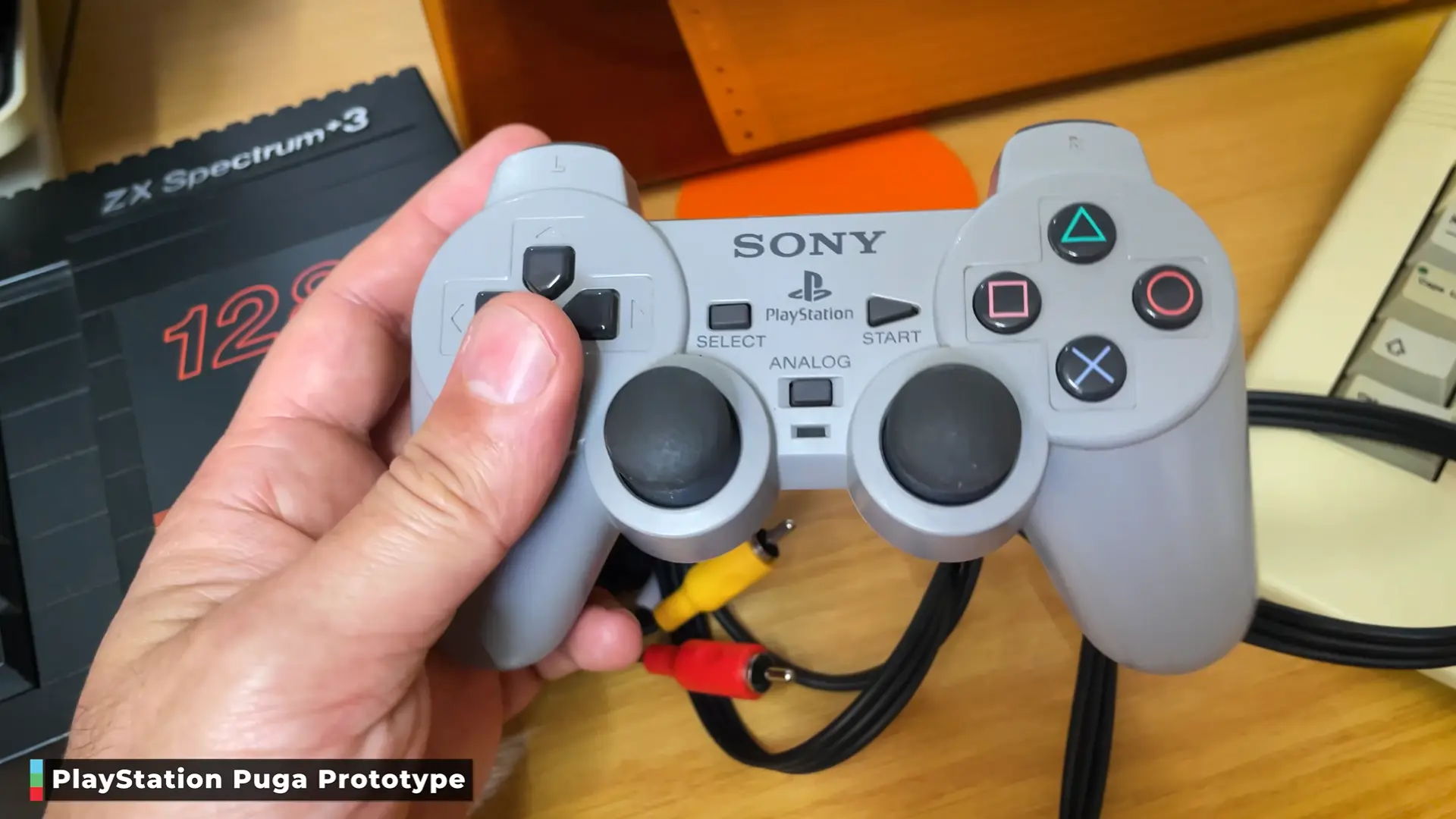 Sony'nin Gizli Silahı: PS1'i Kol İçine Sığdırdı Ama Projeyi Neden İptal Etti?