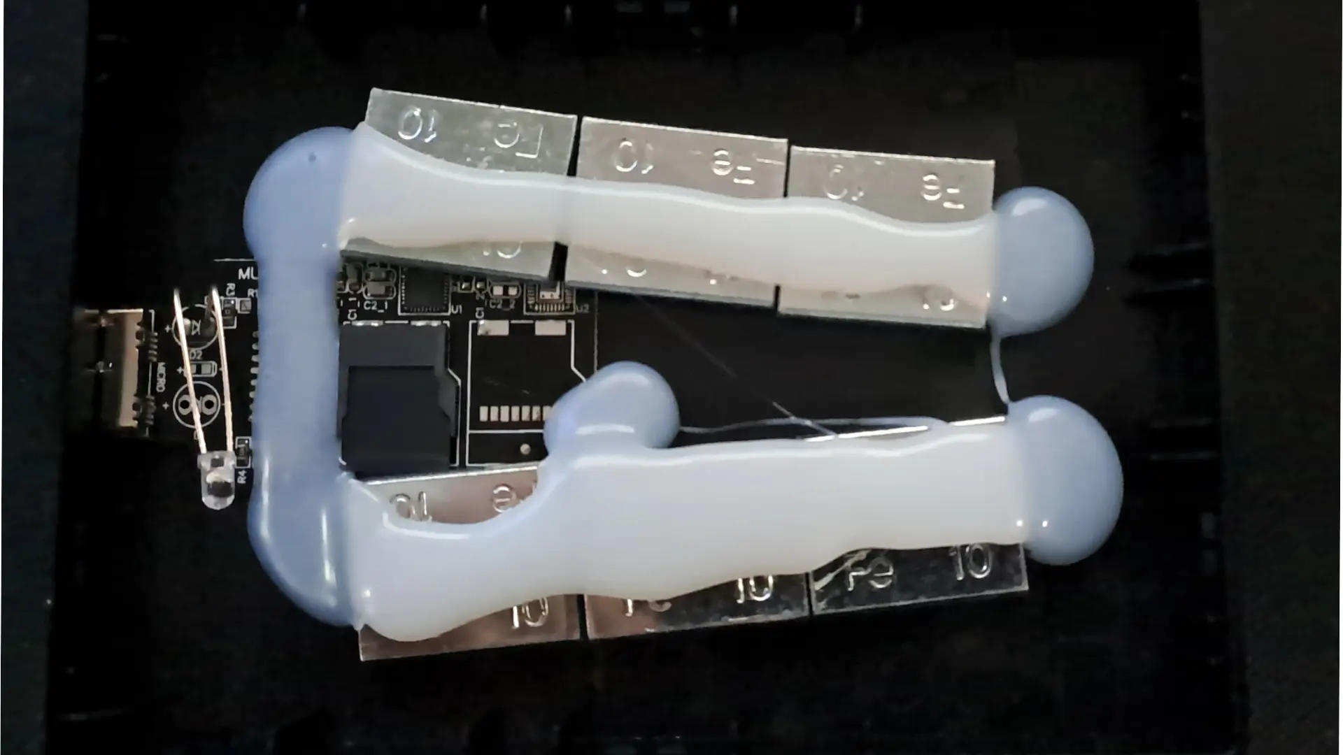 eBay'de '16 TB SSD' Aldı, İçinden Ağırlık ve SD Kart Çıktı! Dolandırıcılara Karşı Sıradışı Mücadele