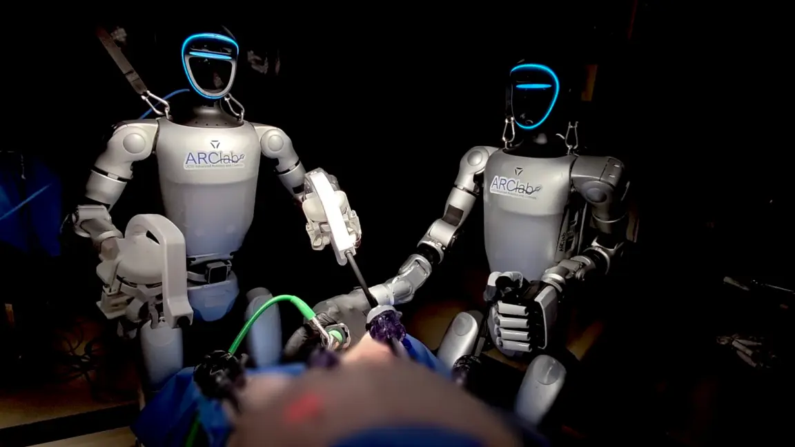 Cerrahların Yönettiği İnsansı Robotlar, Canlı Domuzlarda Dünya İlk Ameliyatını Gerçekleştirdi!