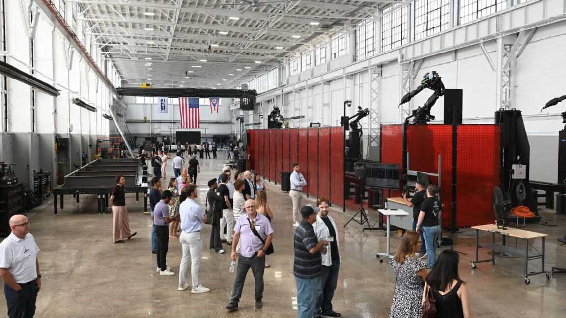 Uzay Mühendislerinden Çığır Açan Girişim: Robotik Fabrikada Yapay Zeka Destekli Çelik Üretimi!