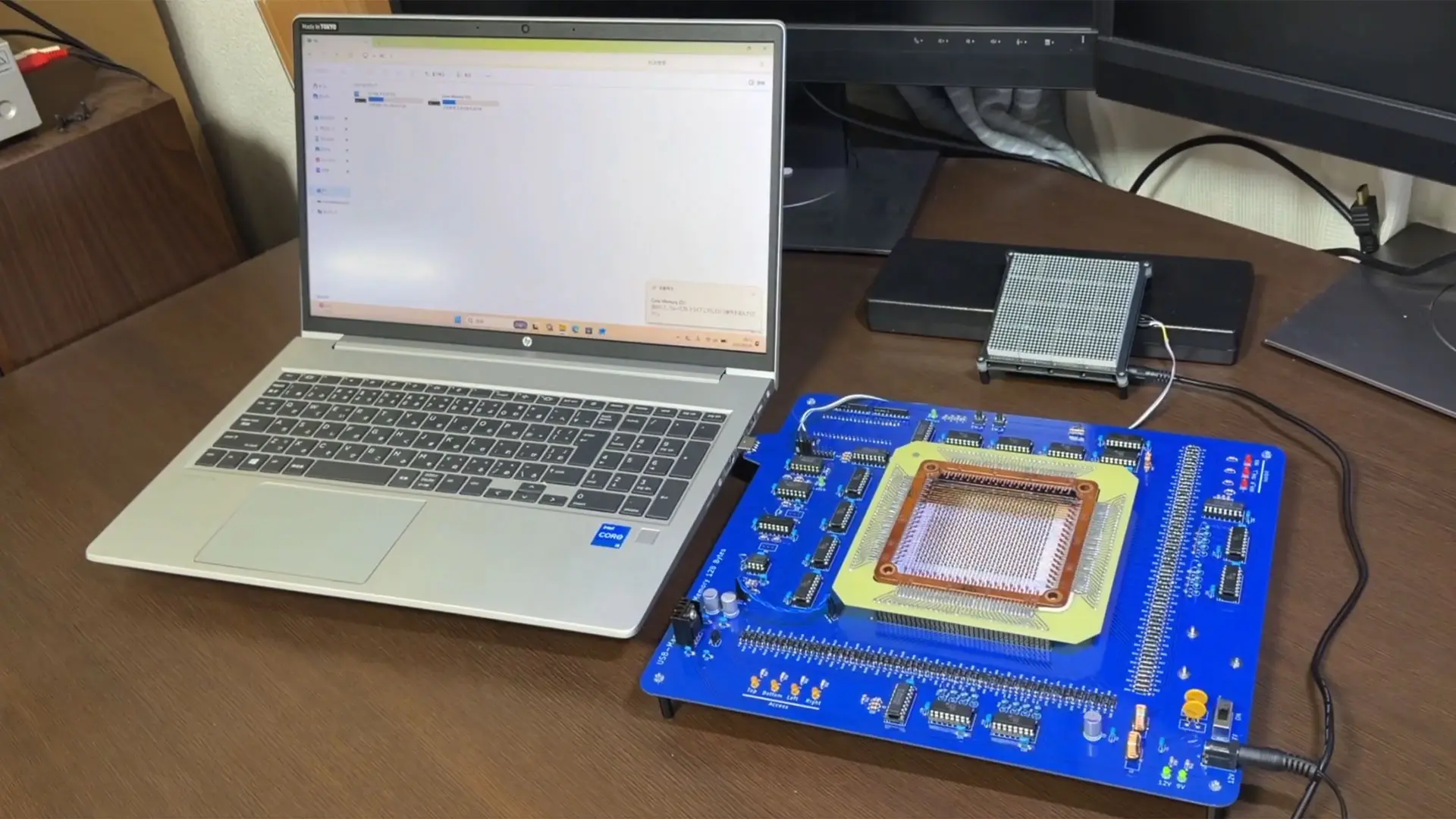 Dev Boyutlu Manyetik Çekirdek Bellekli USB Bellek ile Dosya Transferi: Geçmişten Günümüze Teknoloji Köprüsü