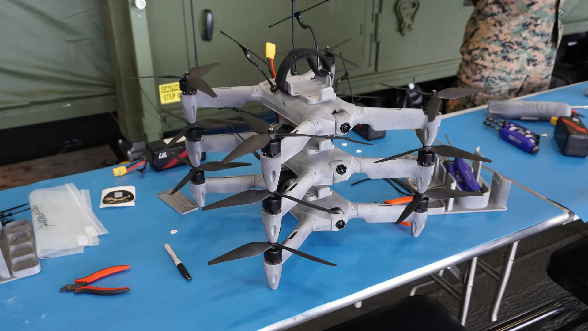 Denizlerin Fabrikası: Savaş Uçak Gemisinde 3D Yazıcıyla Drone ve Yedek Parça Üretimi Başladı!