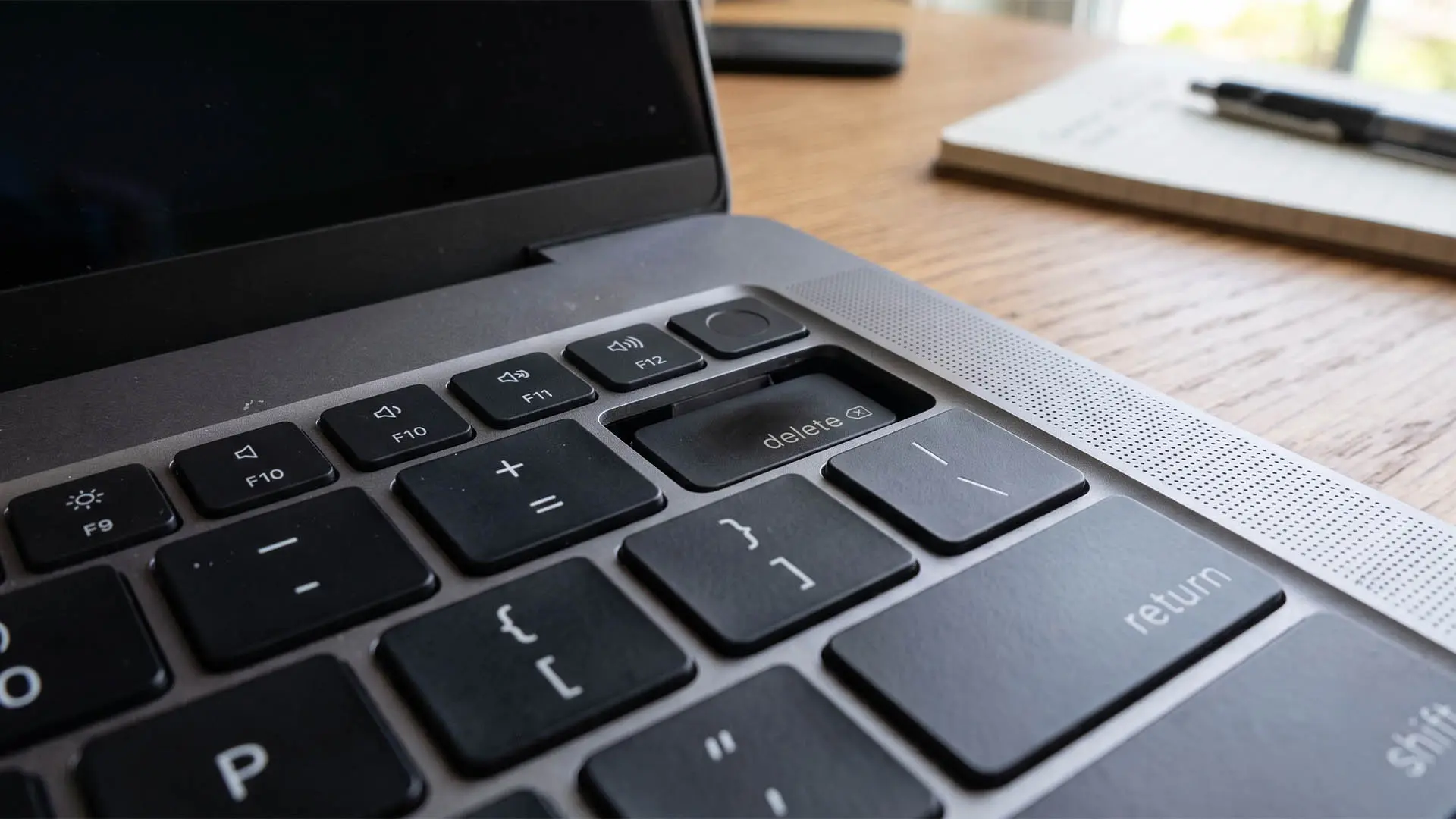 MacBook Pro'nun Tuş Takımı Fazla Isınmadan Çöktü: Tamiri 25 Bin TL'yi Bulacaktı!