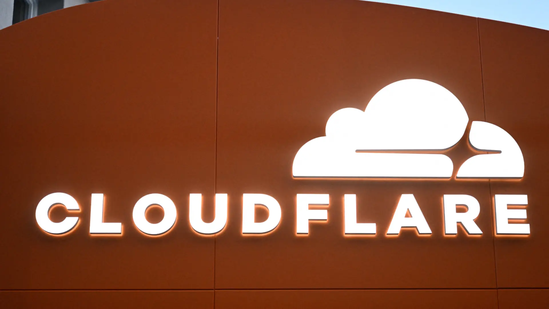 Cloudflare 100TB Bellek Kazandı: DNS Önbelleğini Yeniden Tasarladı