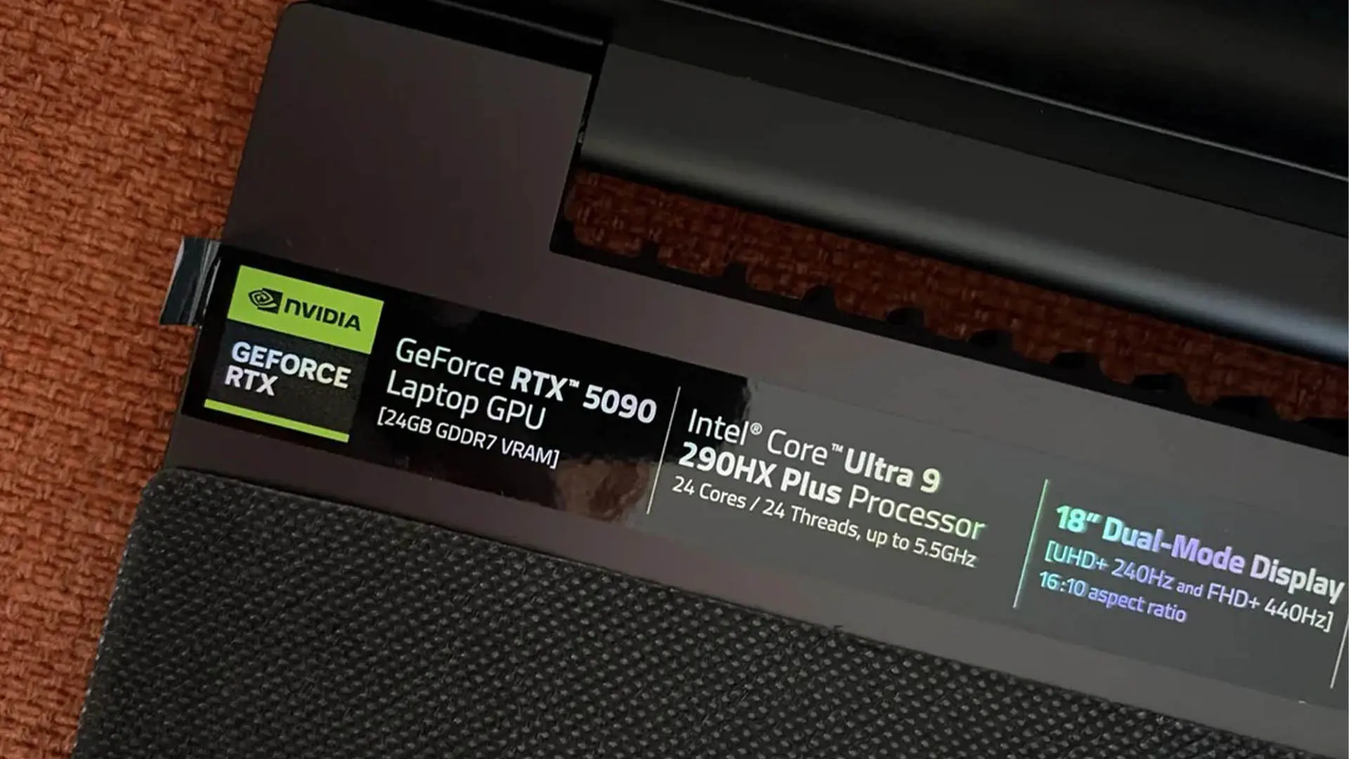 Şans Kapıyı Çaldı: RTX 5080 Sanılan Razer Blade 18'den Çifte Depolama ve RAM'li RTX 5090 Sürprizi!