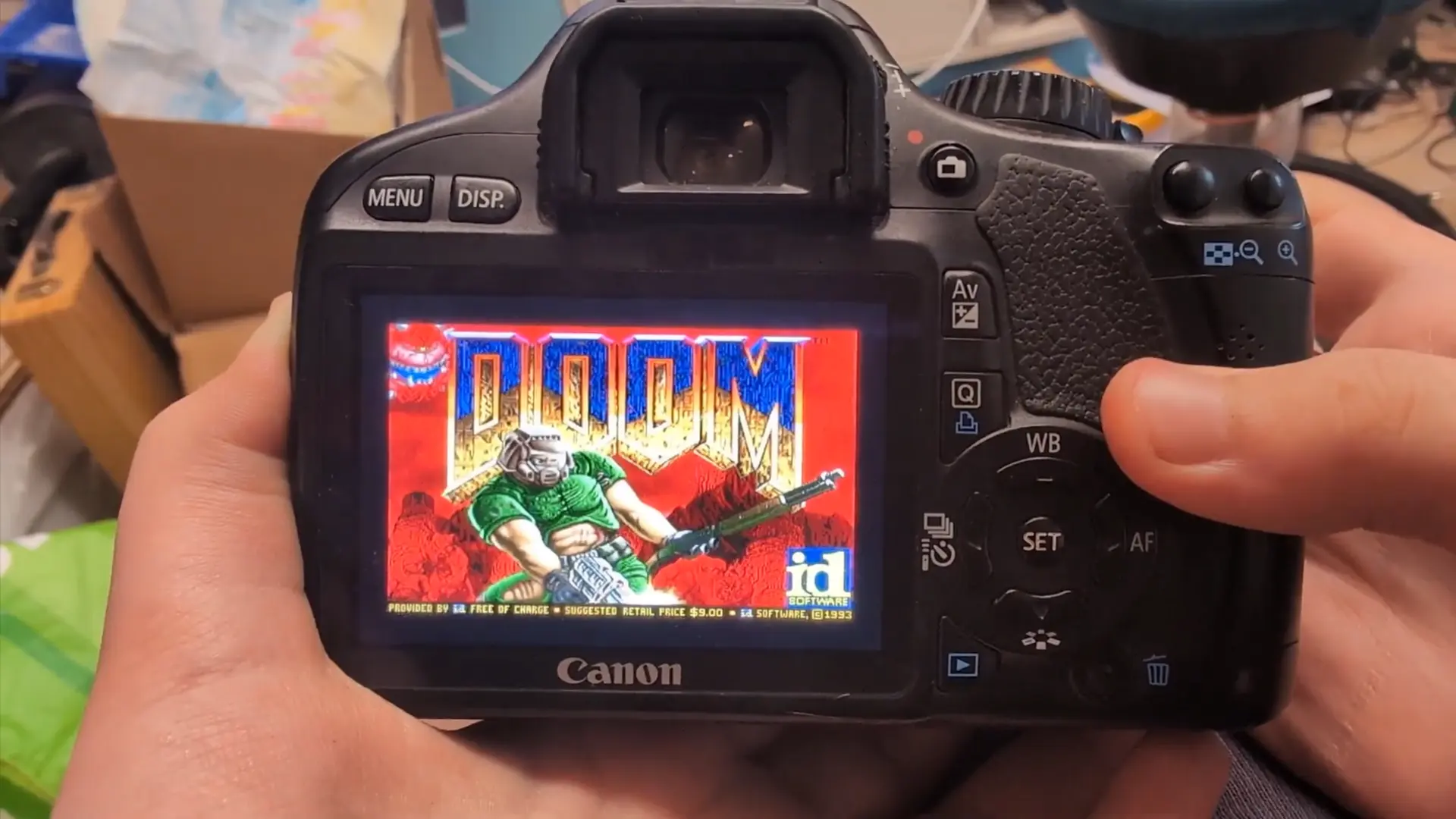 Canon EOS 550D'de Doom Keyfi: Dijital SLR Kamera Yepyeni Bir Oyuncu Deneyimi Sunuyor!