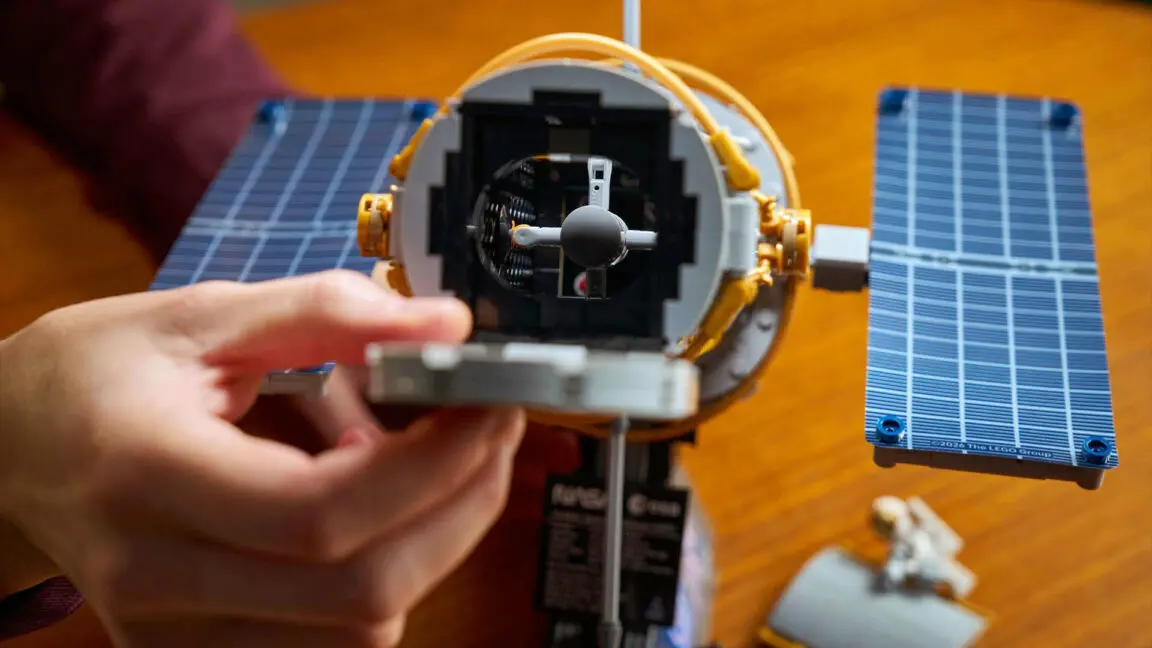 Lego'dan Uzay Harikası: Hubble Uzay Teleskobu Artık Masanızda!
