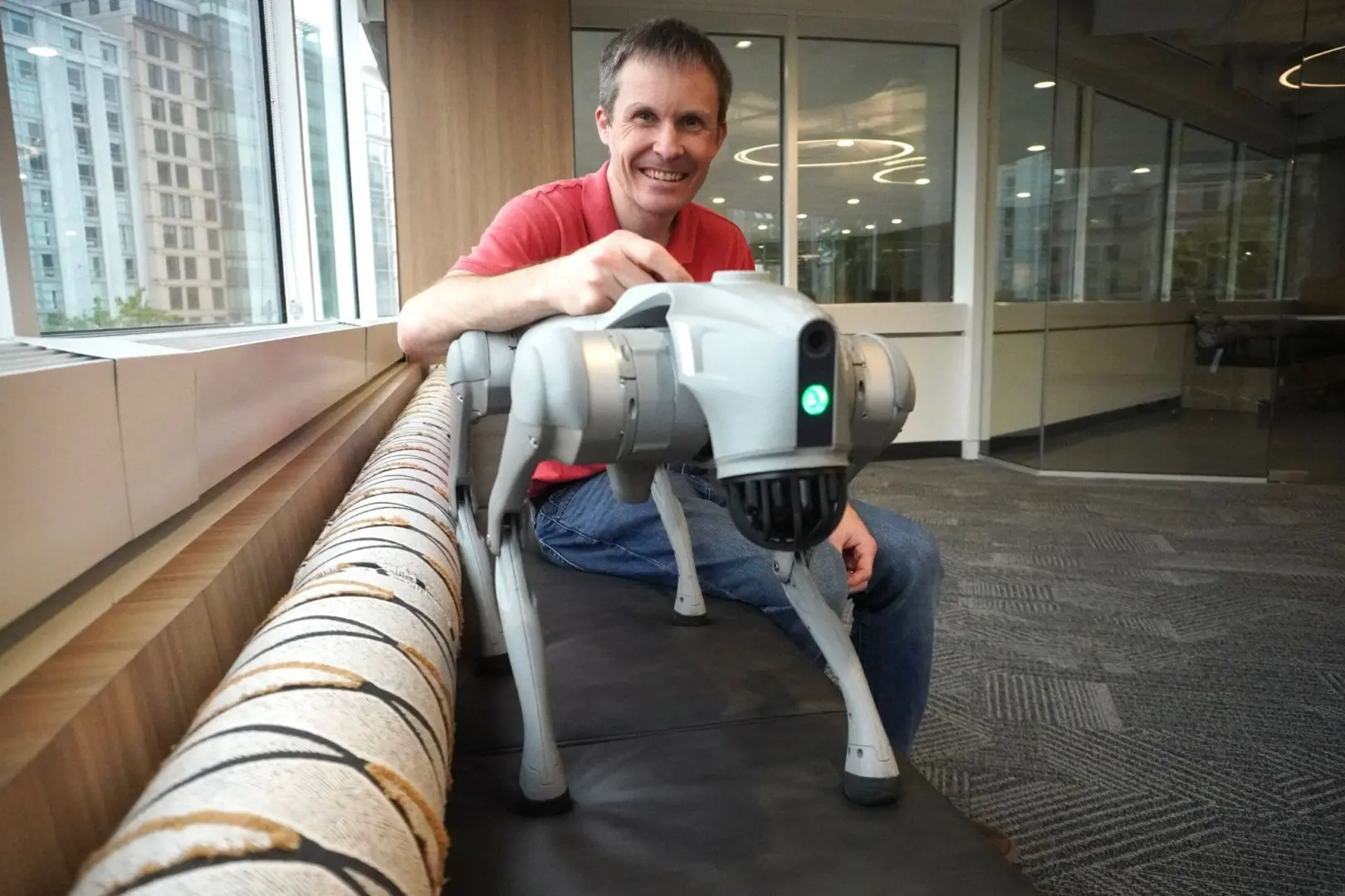4.000 Dolar'a Çin'den Robot Köpek: Teknolojinin Demokratikleşmesi ve Geleceği