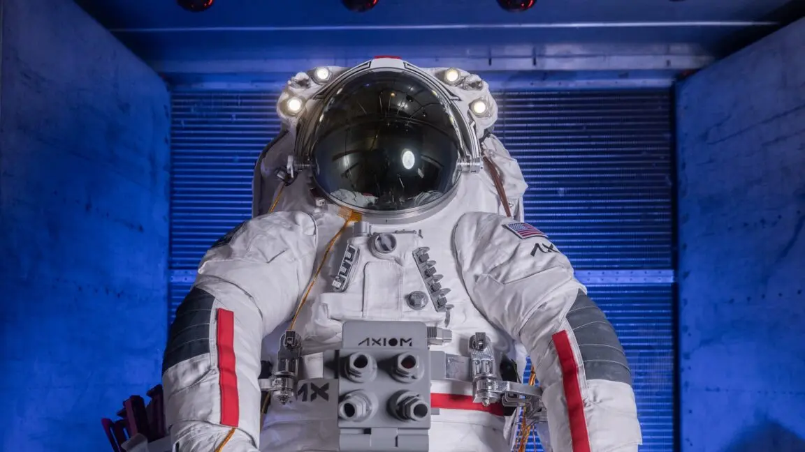 NASA'dan Ay Misyonları İçin Sürpriz Karar: Daha Basit Uzay Giysileri Geliyor!