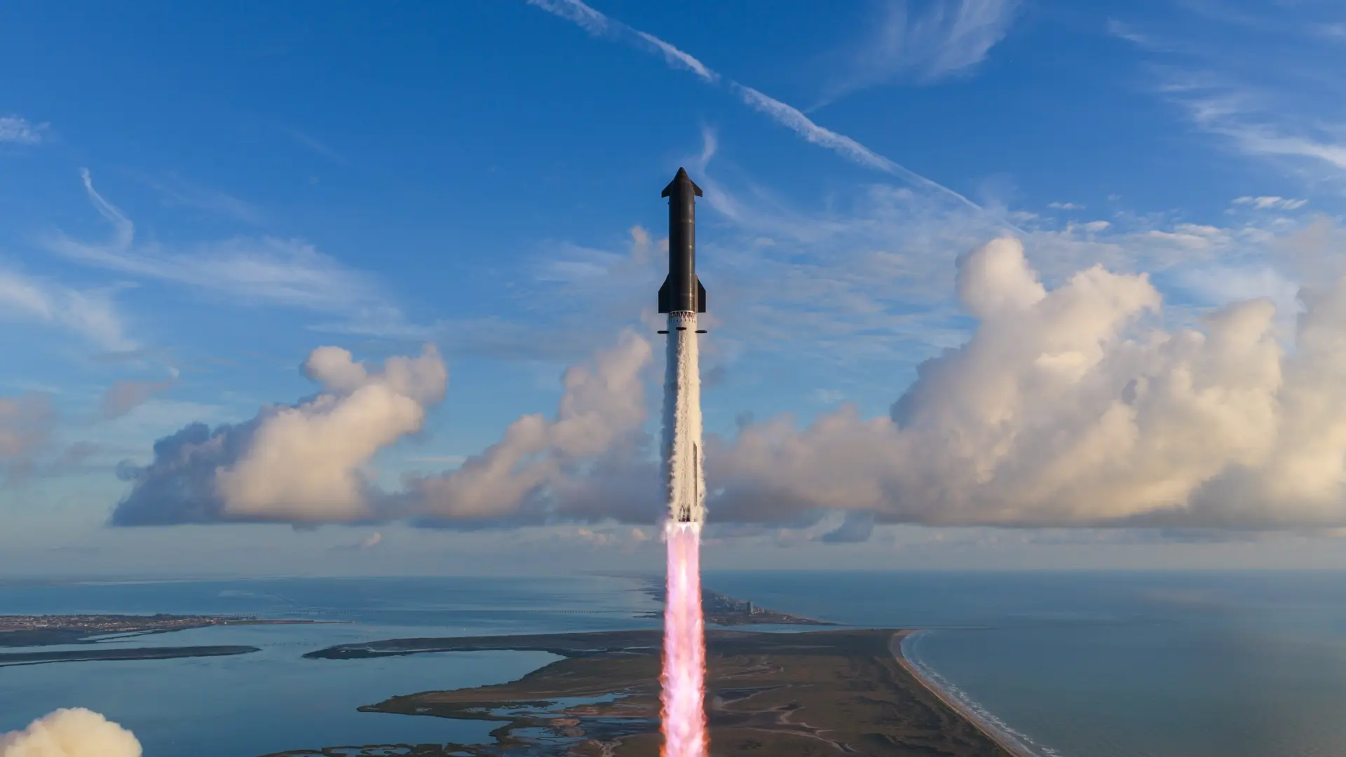 SpaceX Starship Tarihinde Bir İlki Başardı: Dünya Yörüngesine Oturttu ve Yeni Nesil Starlink Uydularını Fırlattı!