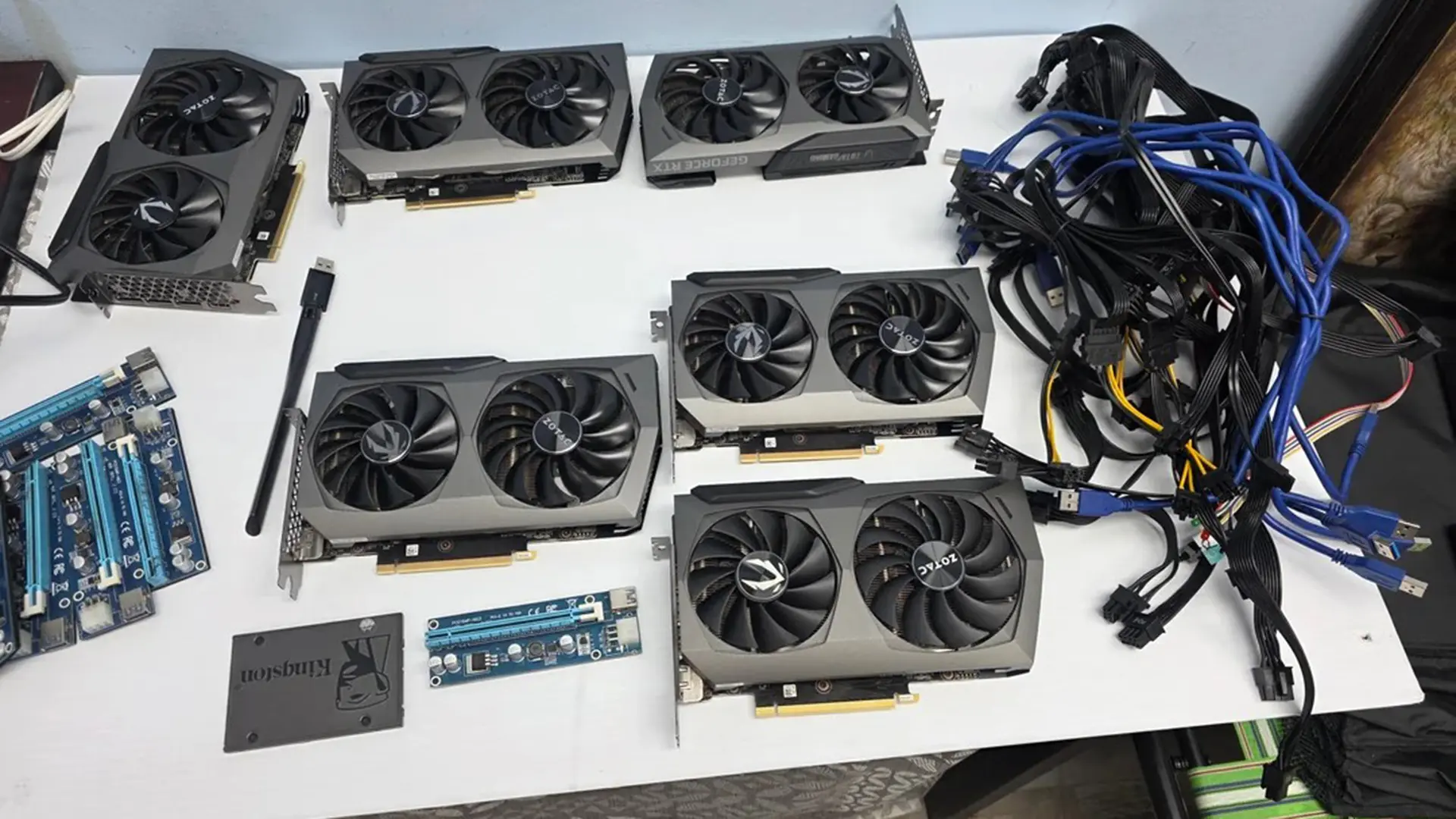 Tesadüf Eseri Keşif: Bodrumdan Çıkan 12 RTX 3070 Ekran Kartı Kripto Madencilik Günlerini Geride Bıraktı!