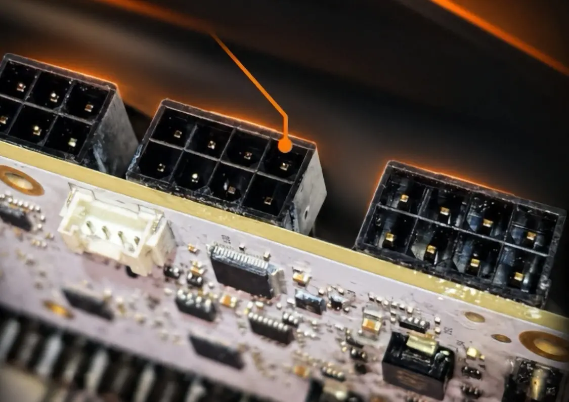 Erime Sorunlarına Son: RTX 5090 Artık Güvenli 8-Pin Konnektörlerle Çalışıyor!