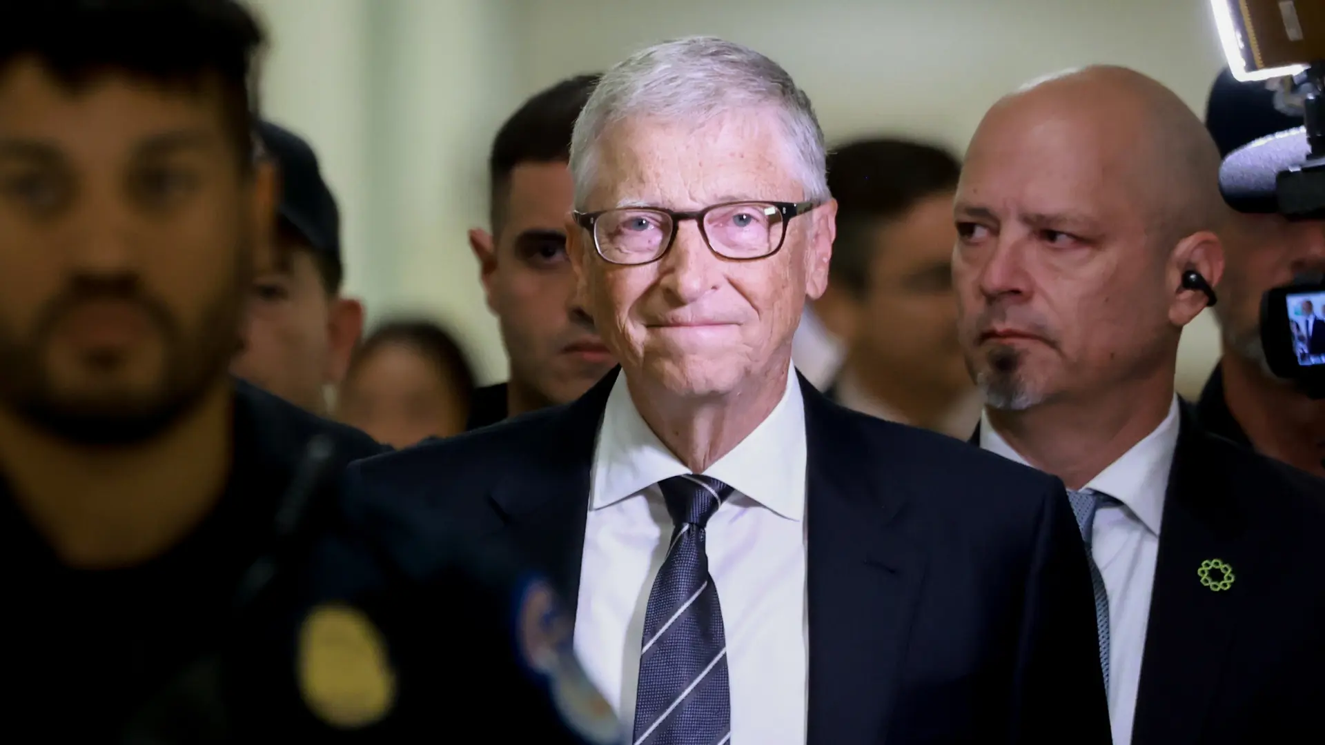 Bill Gates'ten Yapay Zeka Uyarısı: Hükümetler Hazır Değil, Filmlerdeki Gibi Birlikte Hareket Etmeliyiz!