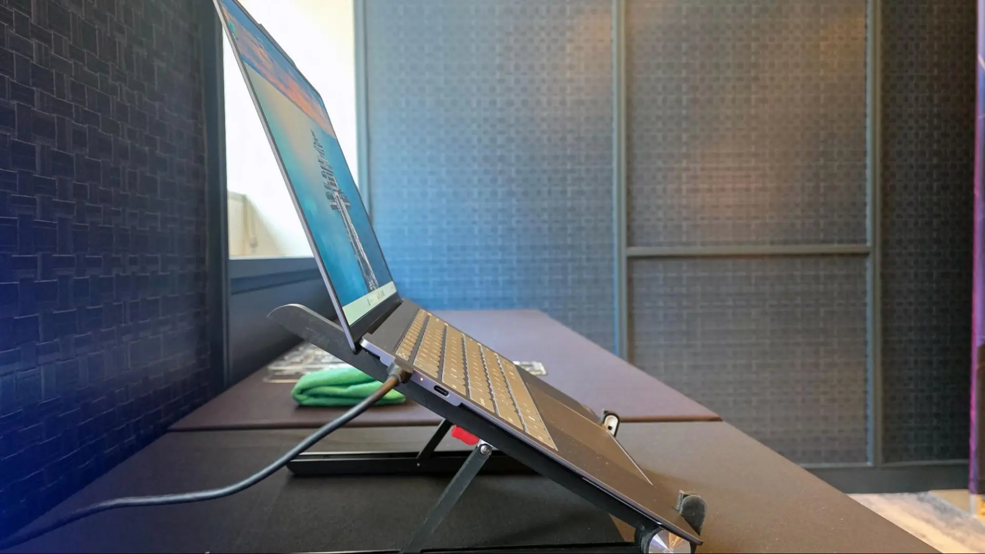 Lenovo'dan Devrim Niteliğinde Fanlar Tarih Oluyor: AirJet Teknolojili Ultralimanın Yanı Sıra, Açılır Ekranlı Dizüstü Konseptiyle Tanışın!
